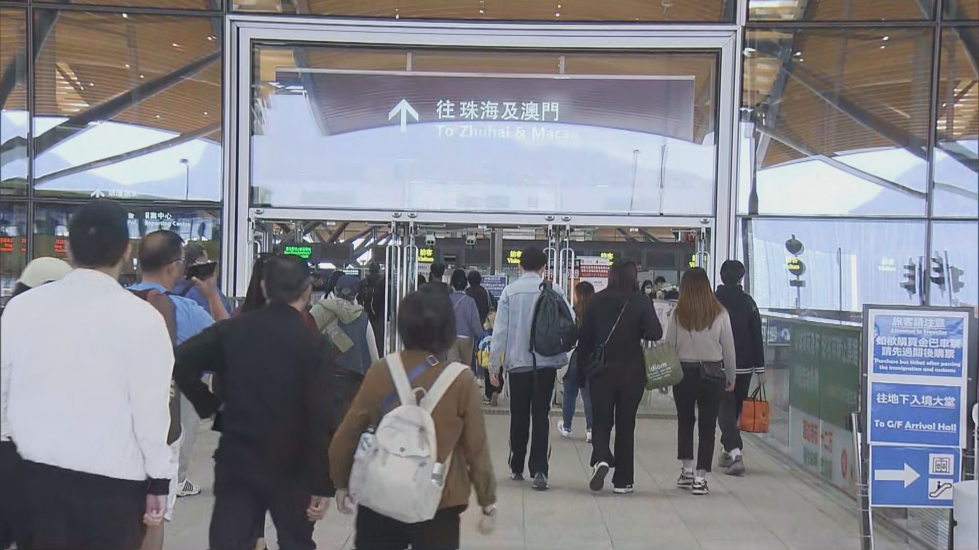 市民清明回鄉祭祖　港珠澳大橋及羅湖人山人海