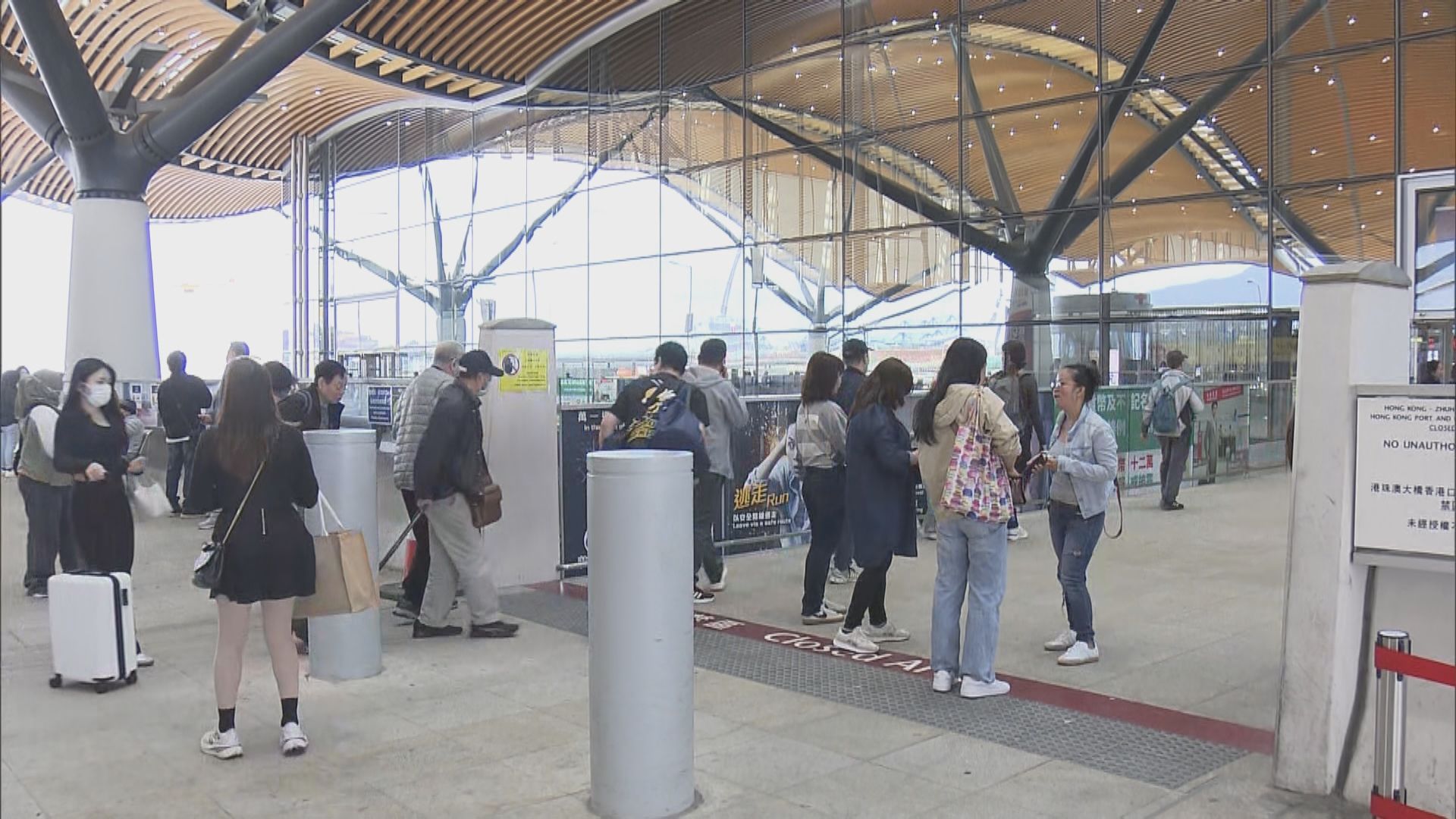 市民清明回鄉祭祖　截至下午4時45.5萬人次出境