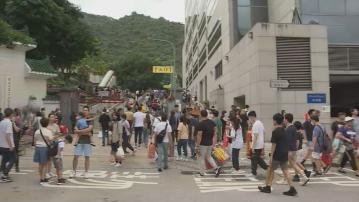 沙田寶福山打蛇餅 柴灣墳場扶手電梯人潮排至環翠巴士站