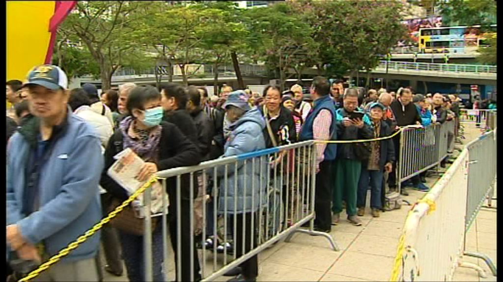 工展會開幕　市民通宵排隊搶購一元優惠