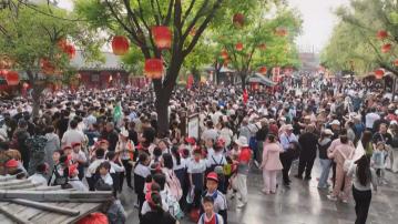 五一長假內地景點擠滿旅客 小城旅遊成新趨勢