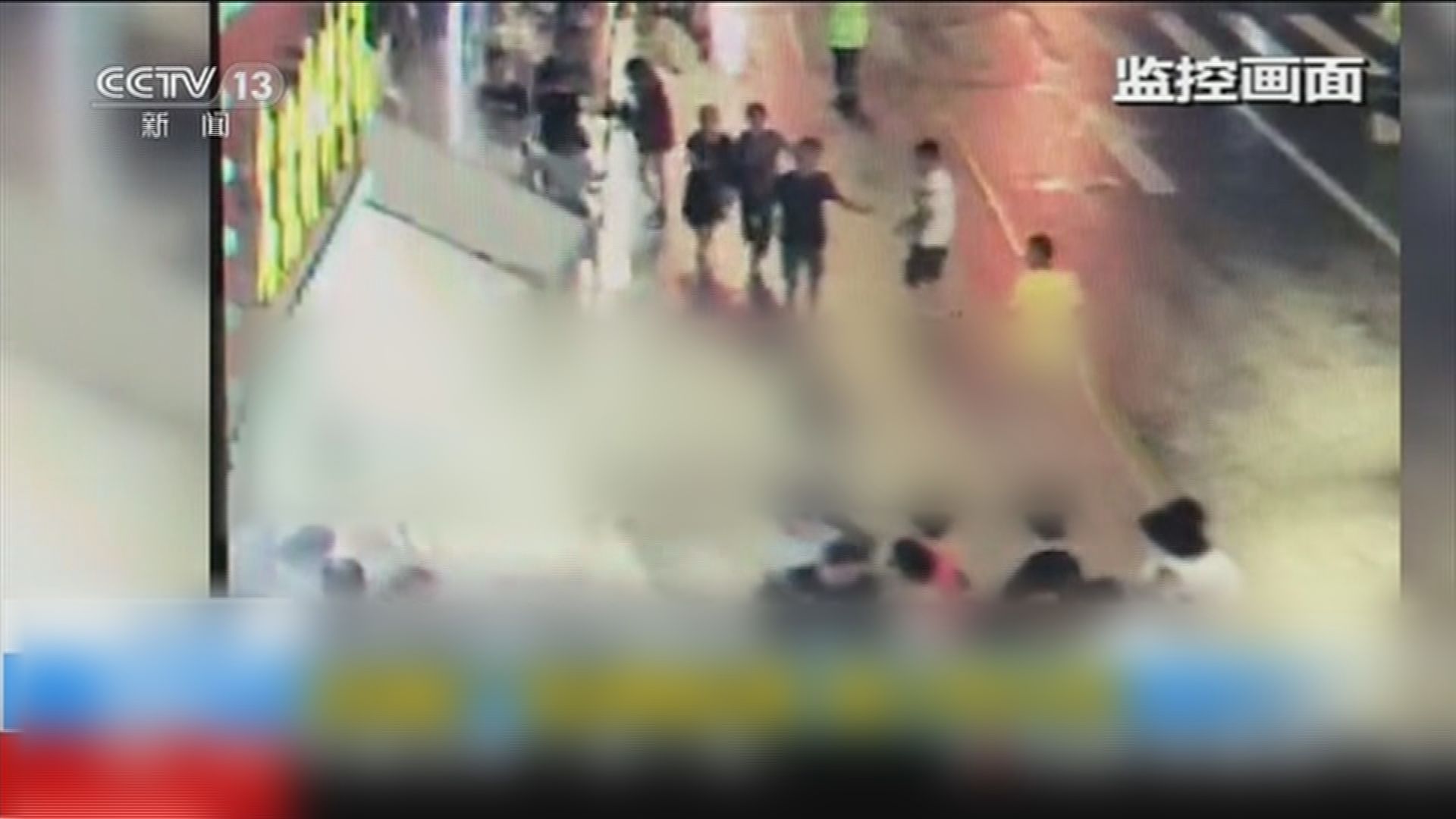 上海商店招牌倒下壓死三人