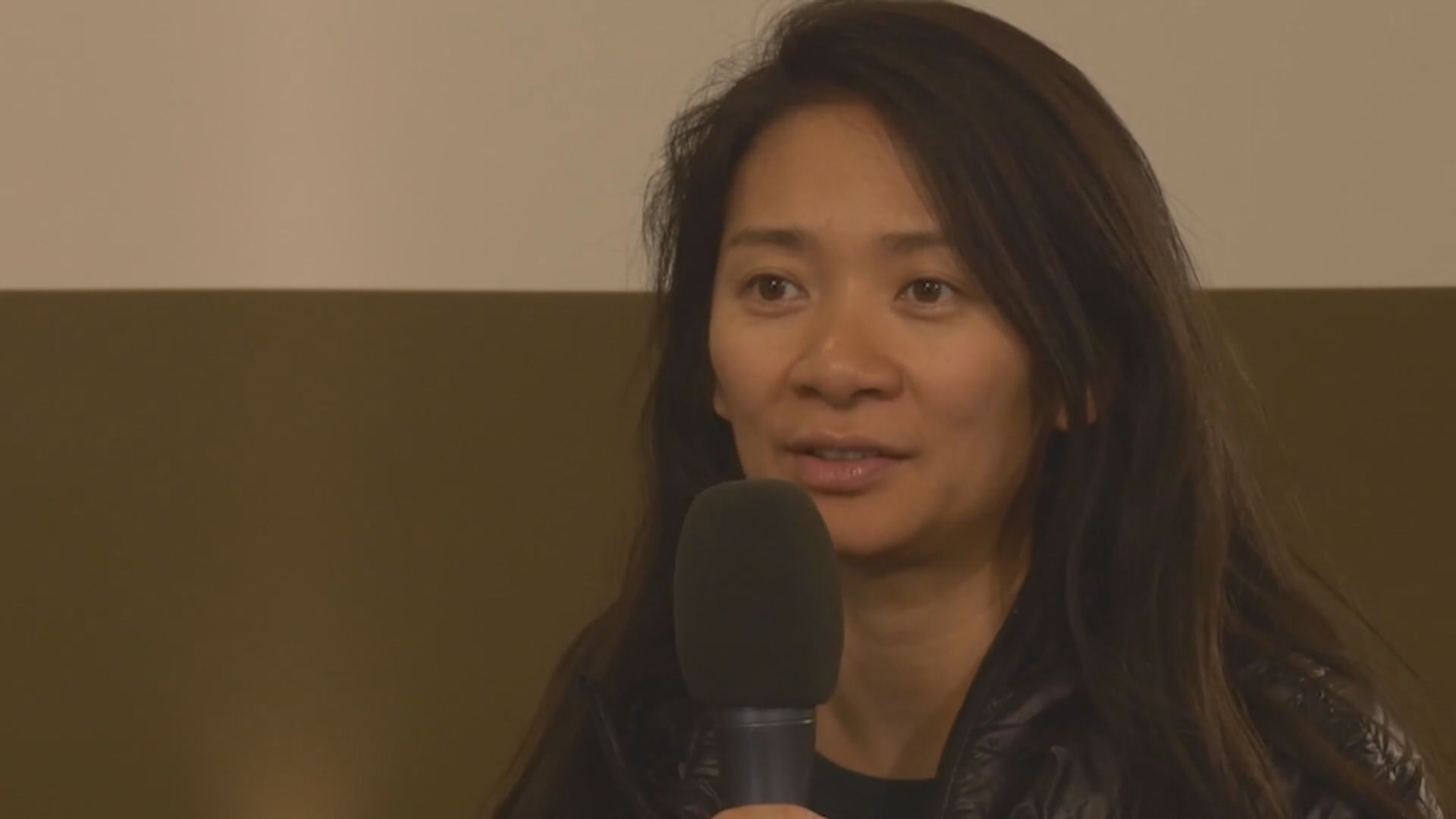 趙婷再憑《浪跡天地》奪英美兩頒獎禮最佳導演