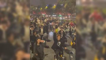 河南大學生「夜騎開封」青春洋溢　惟滋擾居民遭煞停