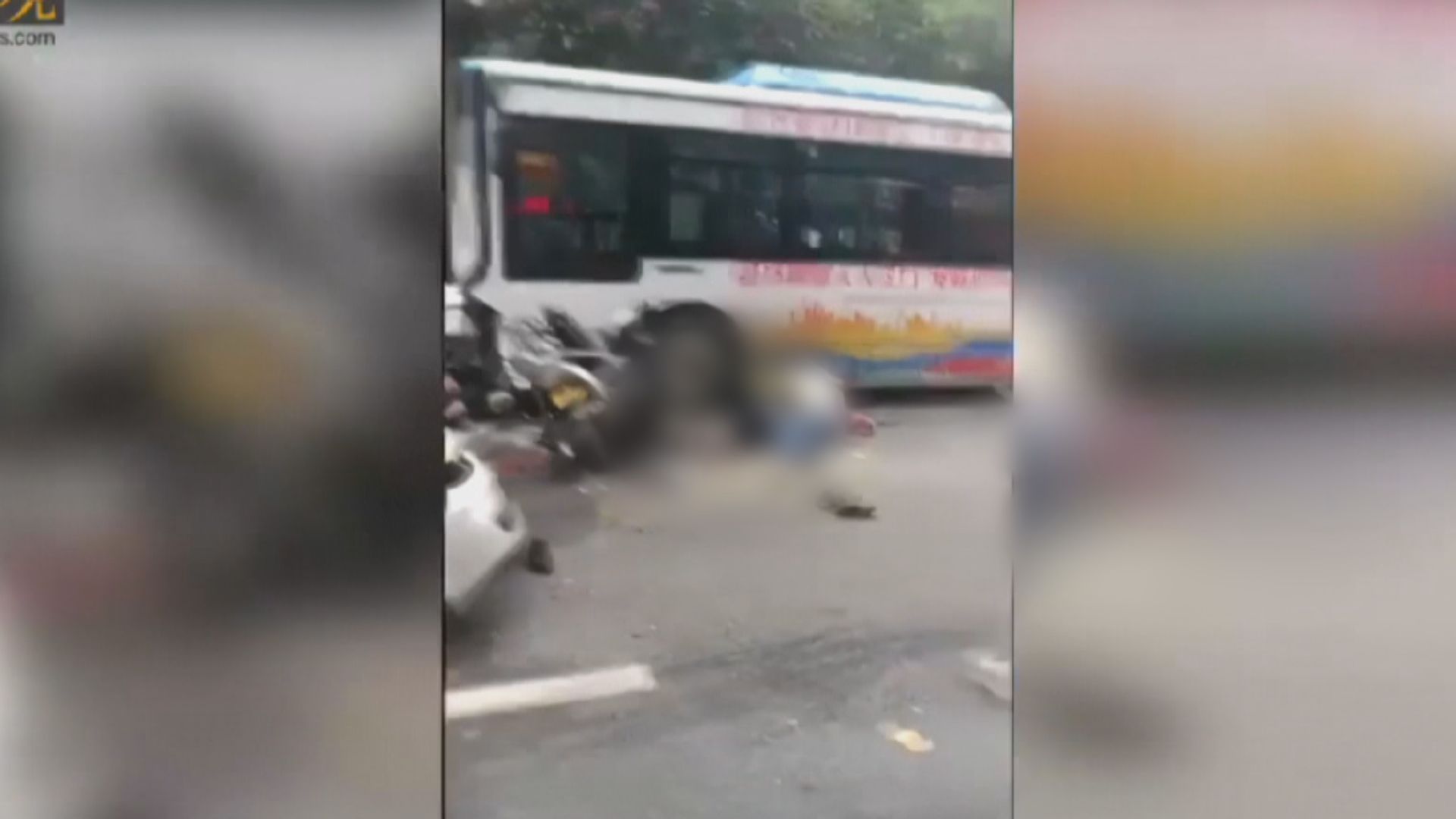 福建巴士被騎劫撞路人5死22傷