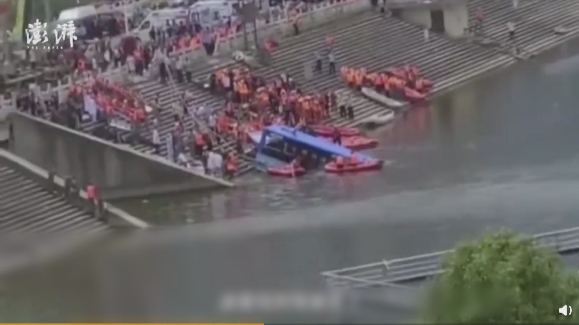 公安部副部長率領工作組調查巴士衝落水庫事故