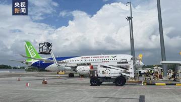 C919國產客機首次國外亮相 抵新加坡參加航空展