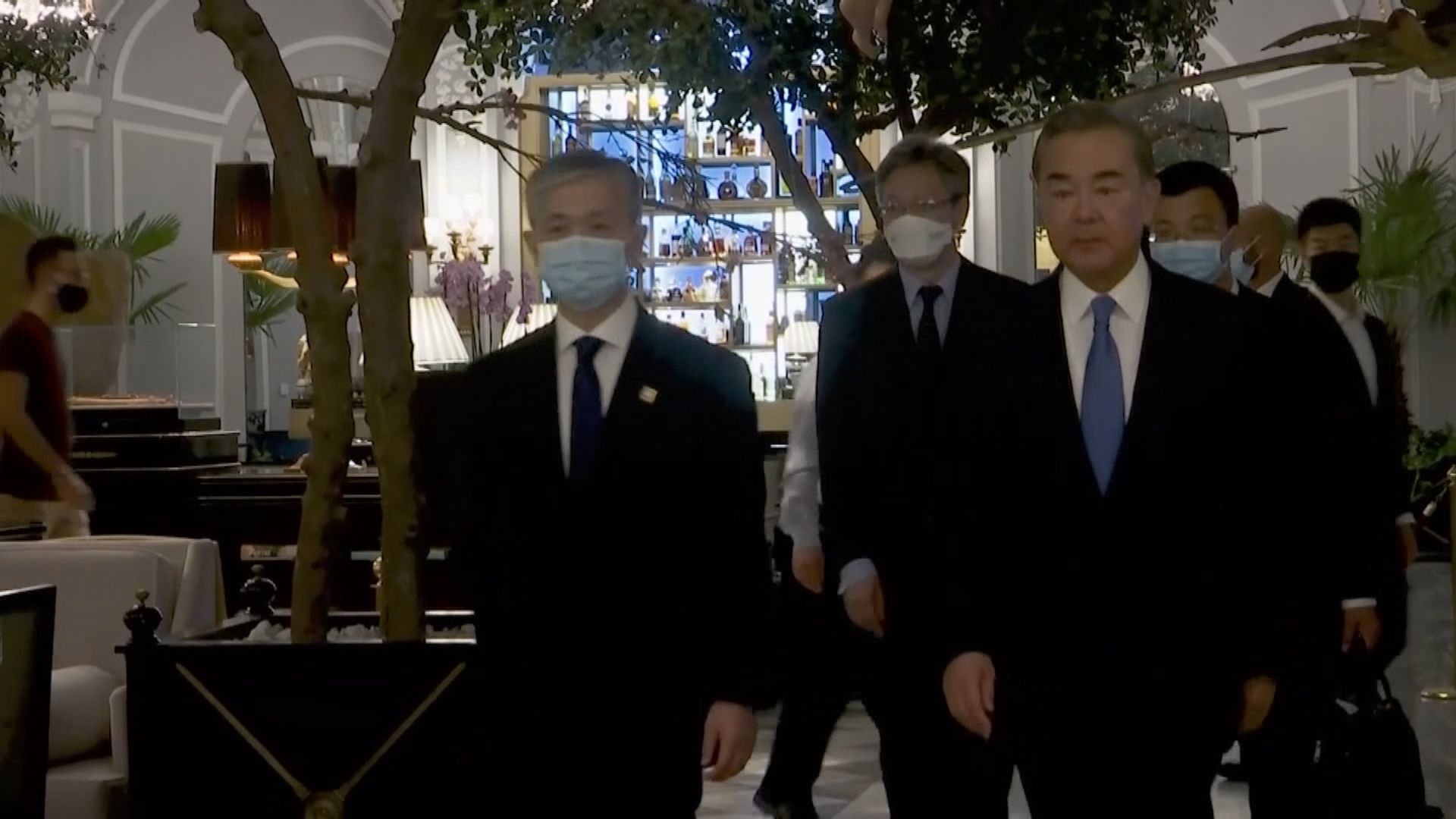 王毅：加國無端拘押中國公民使兩國關係遭遇困難