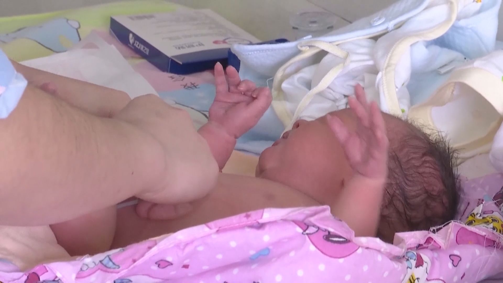 內地各省市三孩政策配套推出　產假最長188天育兒假最長一年