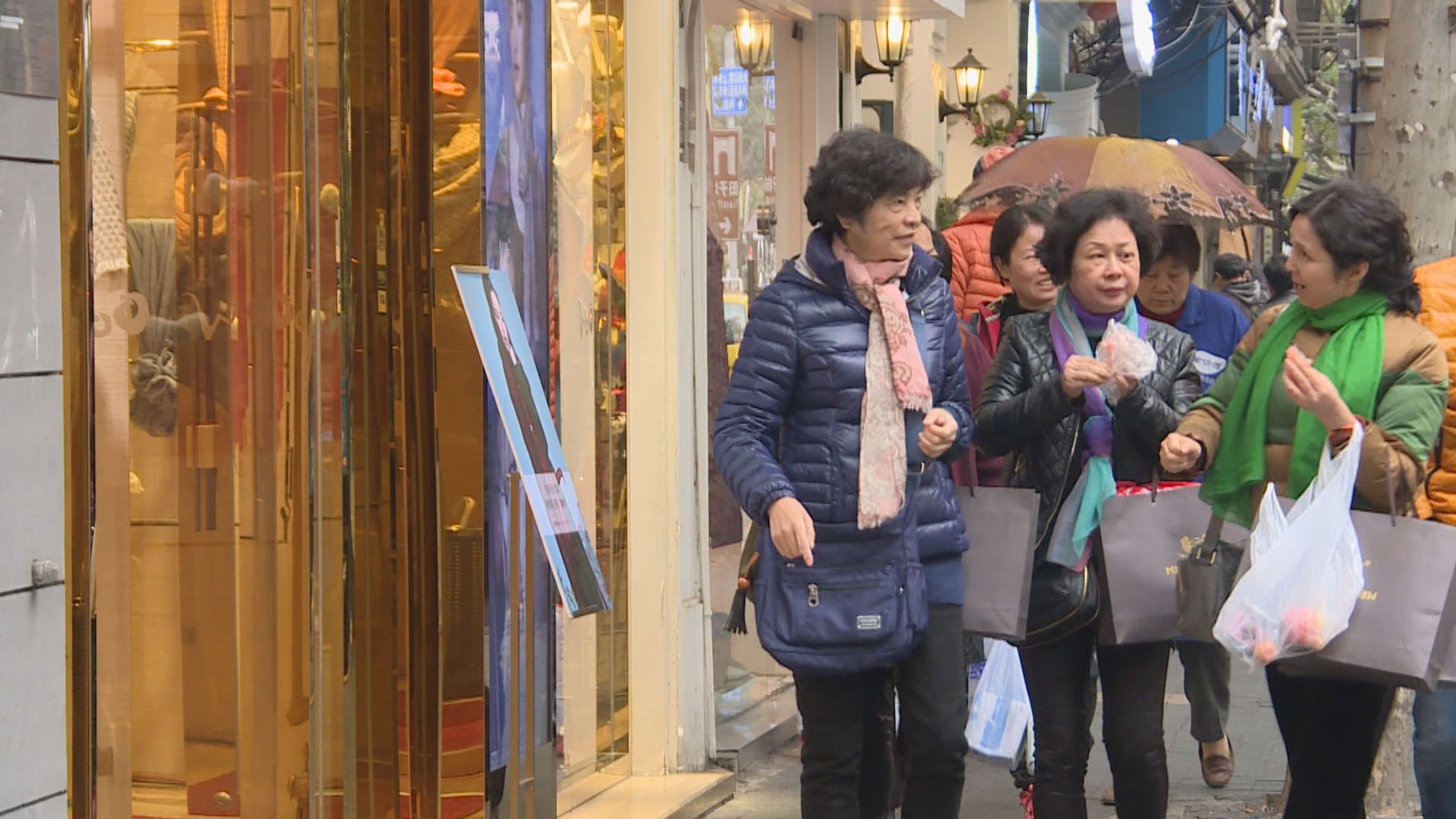 商務部：今年消費首次突破40萬億元人民幣