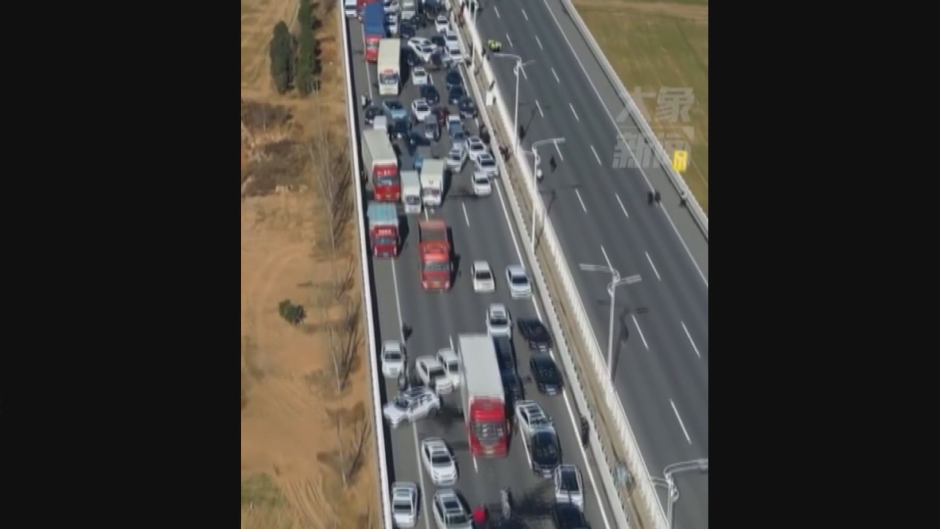 河南鄭州二百多輛車大霧下連環相撞　多人死傷