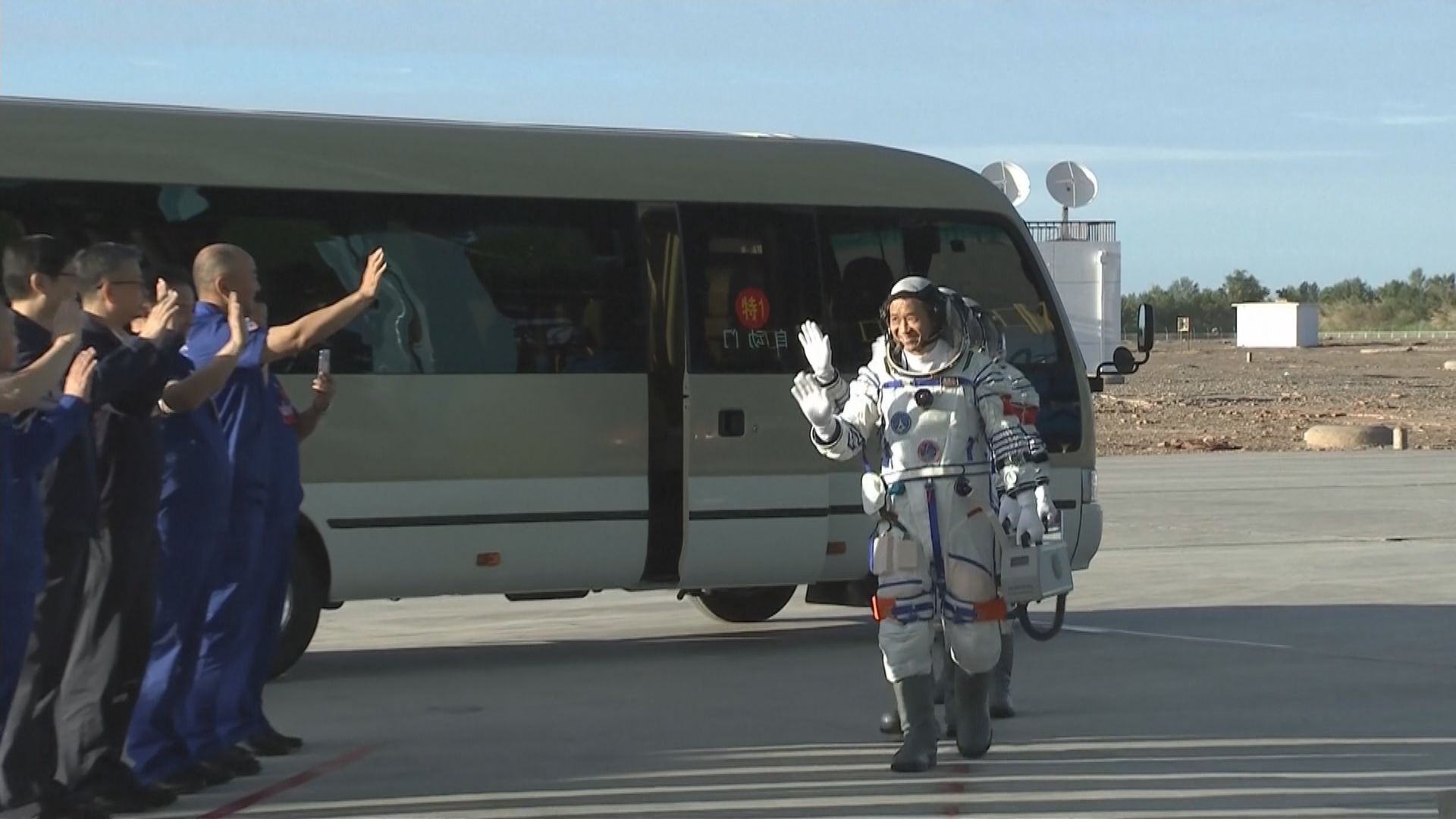 神舟十二號三名航天員進入返回艙