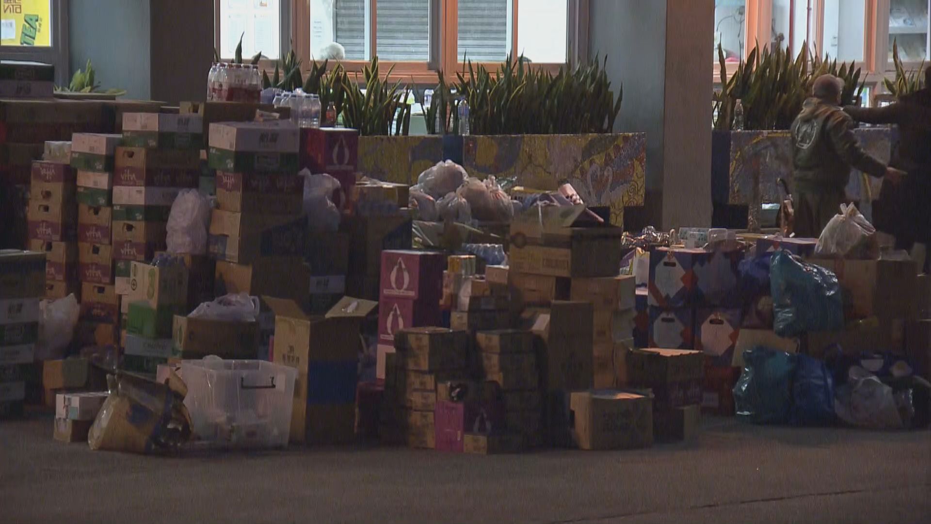 宏福苑五級火災｜多間中資企業捐款　組織義工隊派發物資