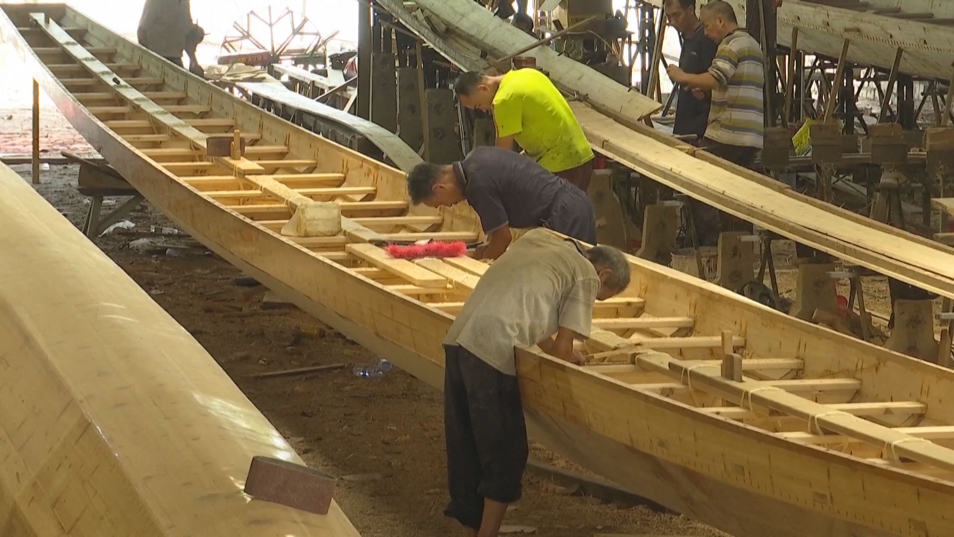 「龍舟之鄉」東莞中堂鎮 船廠加班趕製龍舟