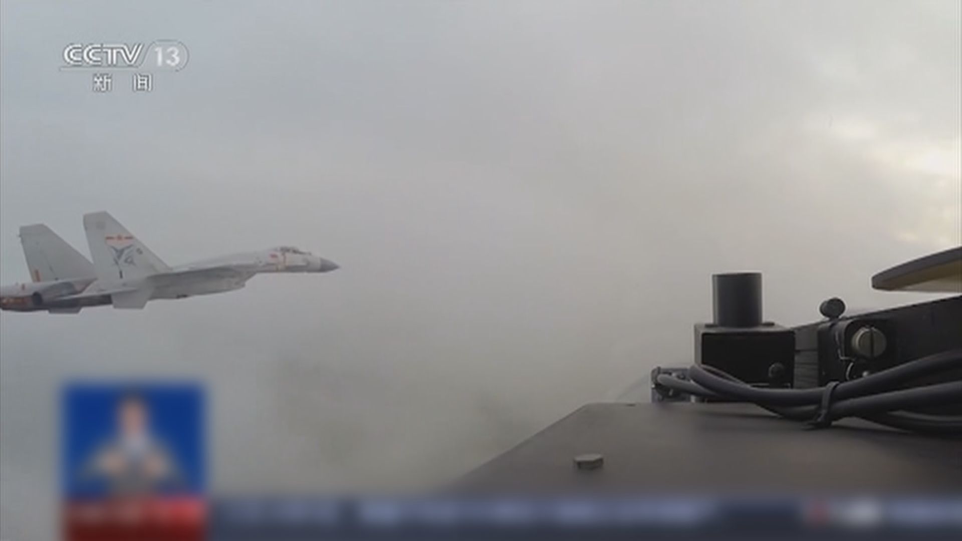 解放軍殲-15戰機進行攻擊海島演習