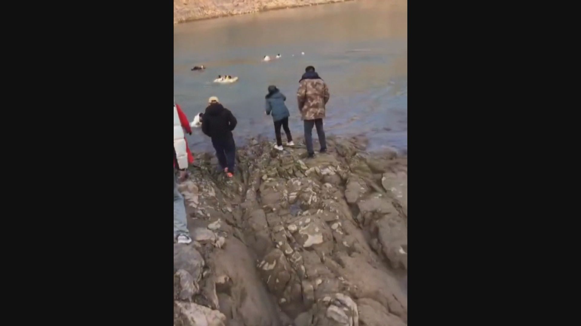 河南三門峽大壩下游河道多人被大水沖走　至少兩死