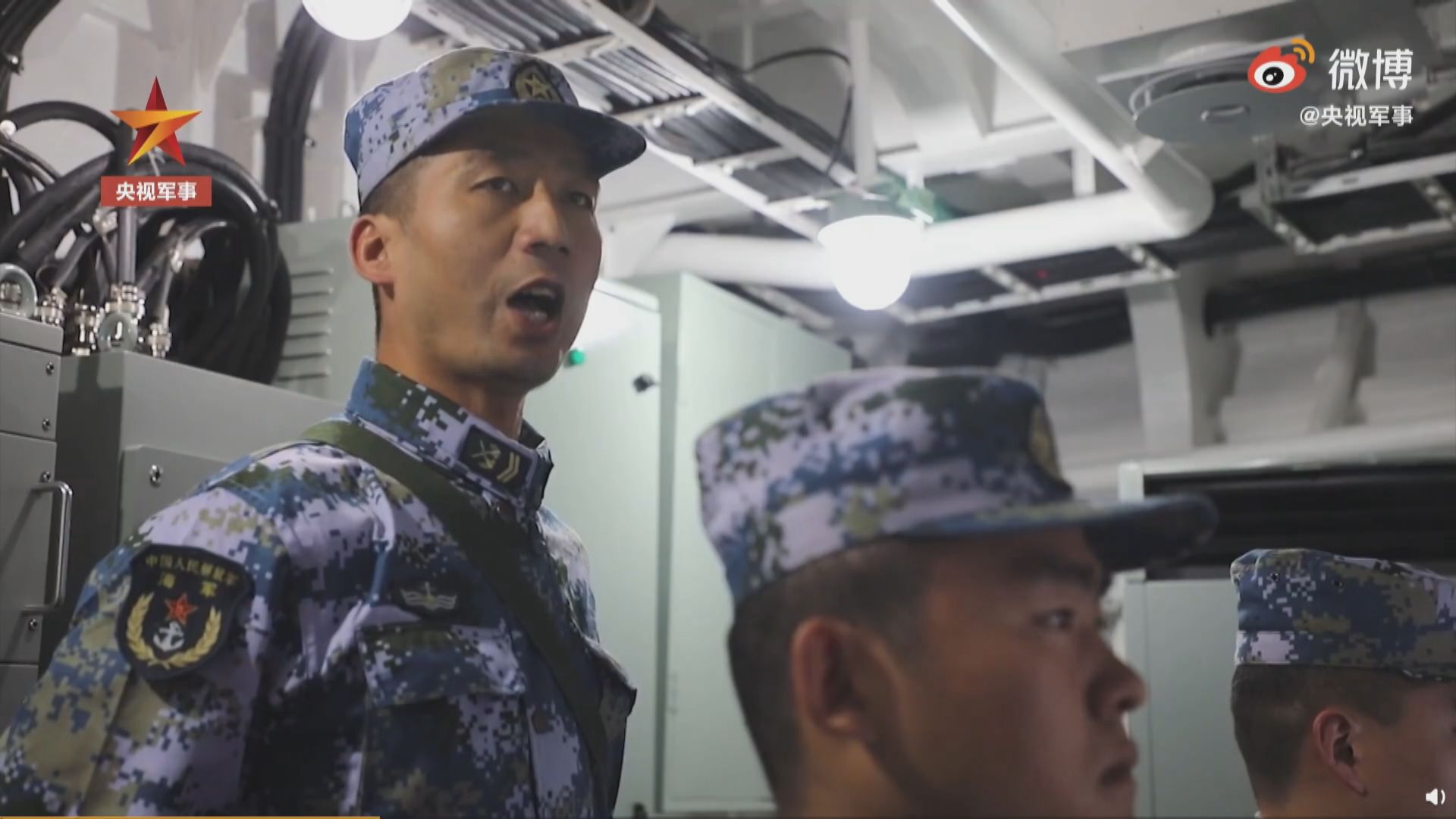 解放軍在東海進行驅逐艦實彈演習