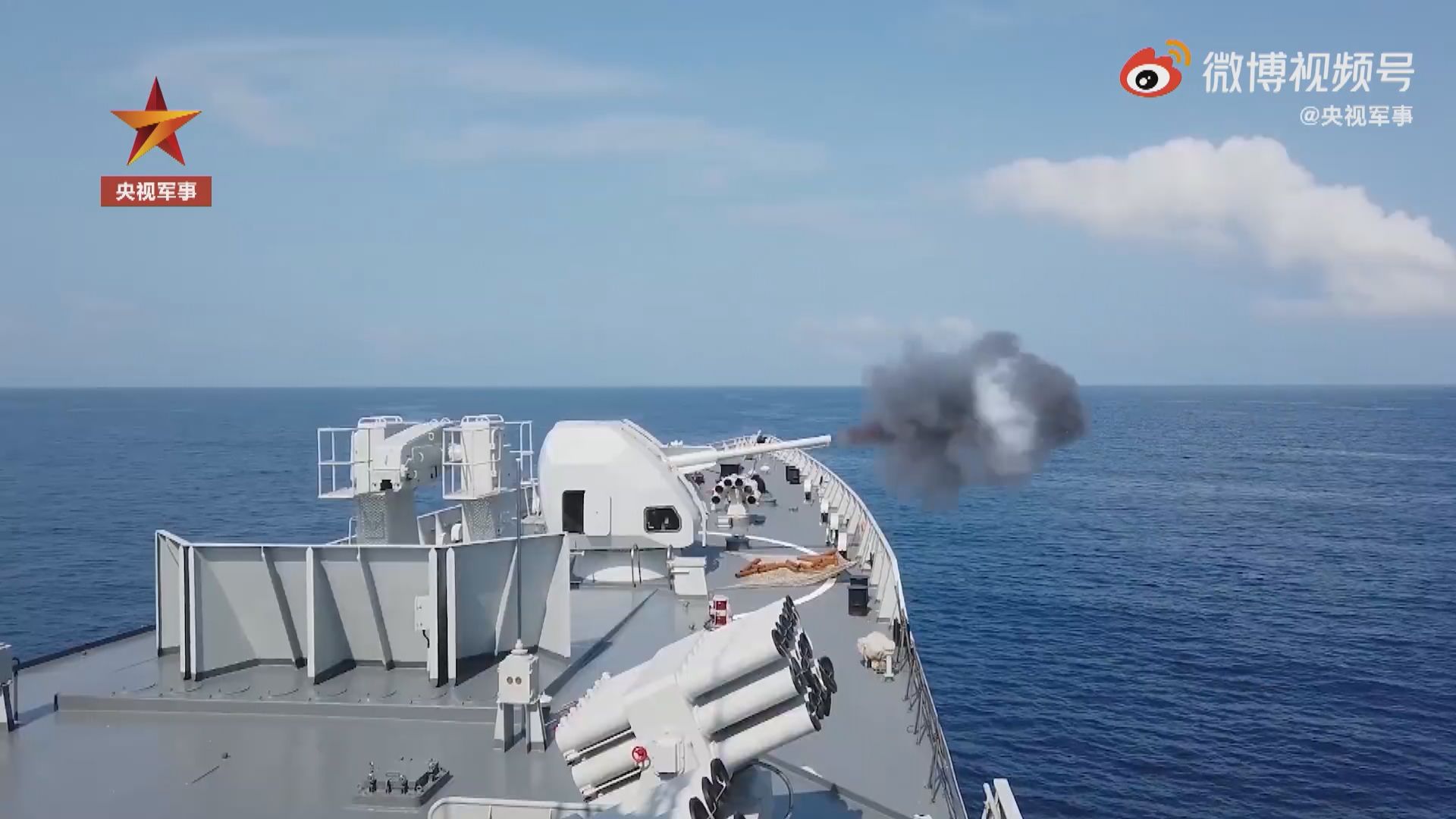 解放軍南部戰區艦隻於南海進行實彈演練