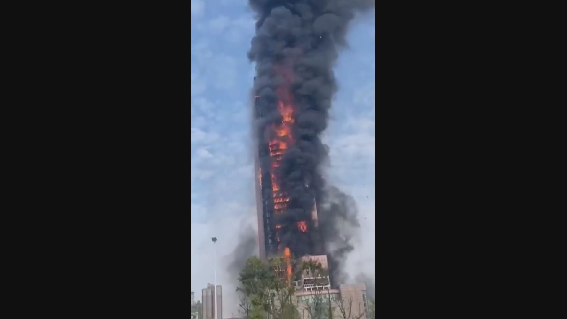 湖南中國電信大廈發生大火　影響部分手機語音功能