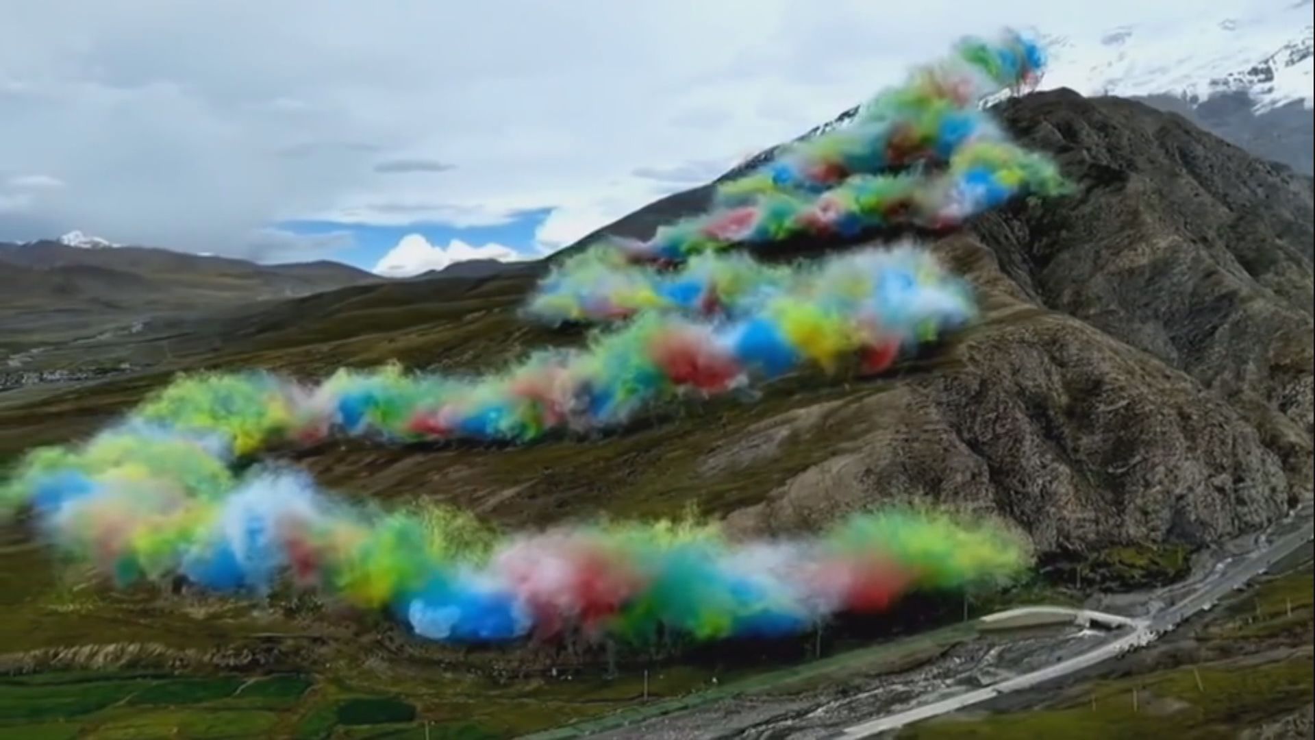 蔡國強及始祖鳥須為上月喜馬拉雅山脈煙花秀承擔賠償及修復責任