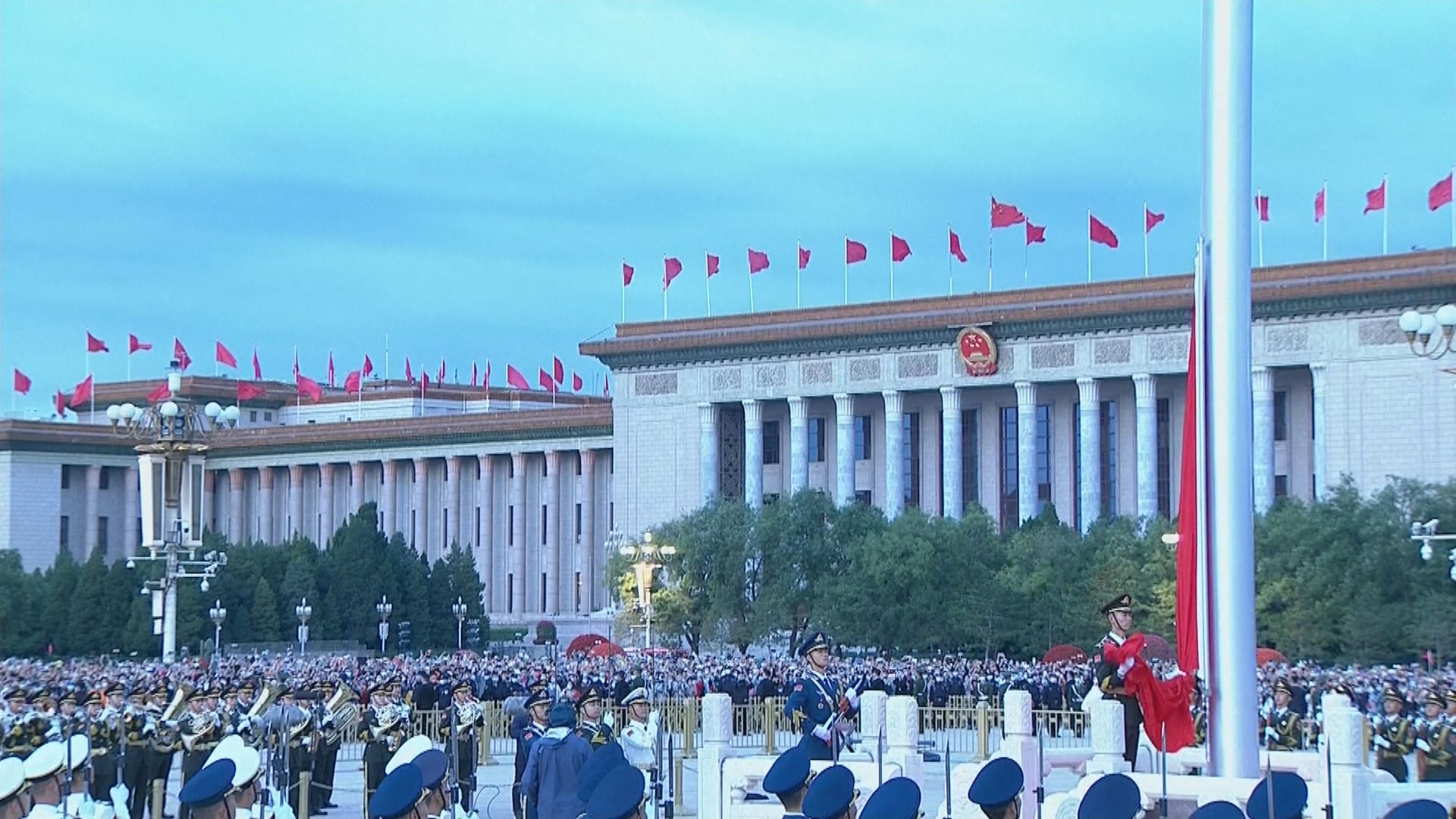 國慶72周年　北京天安門舉行升旗儀式