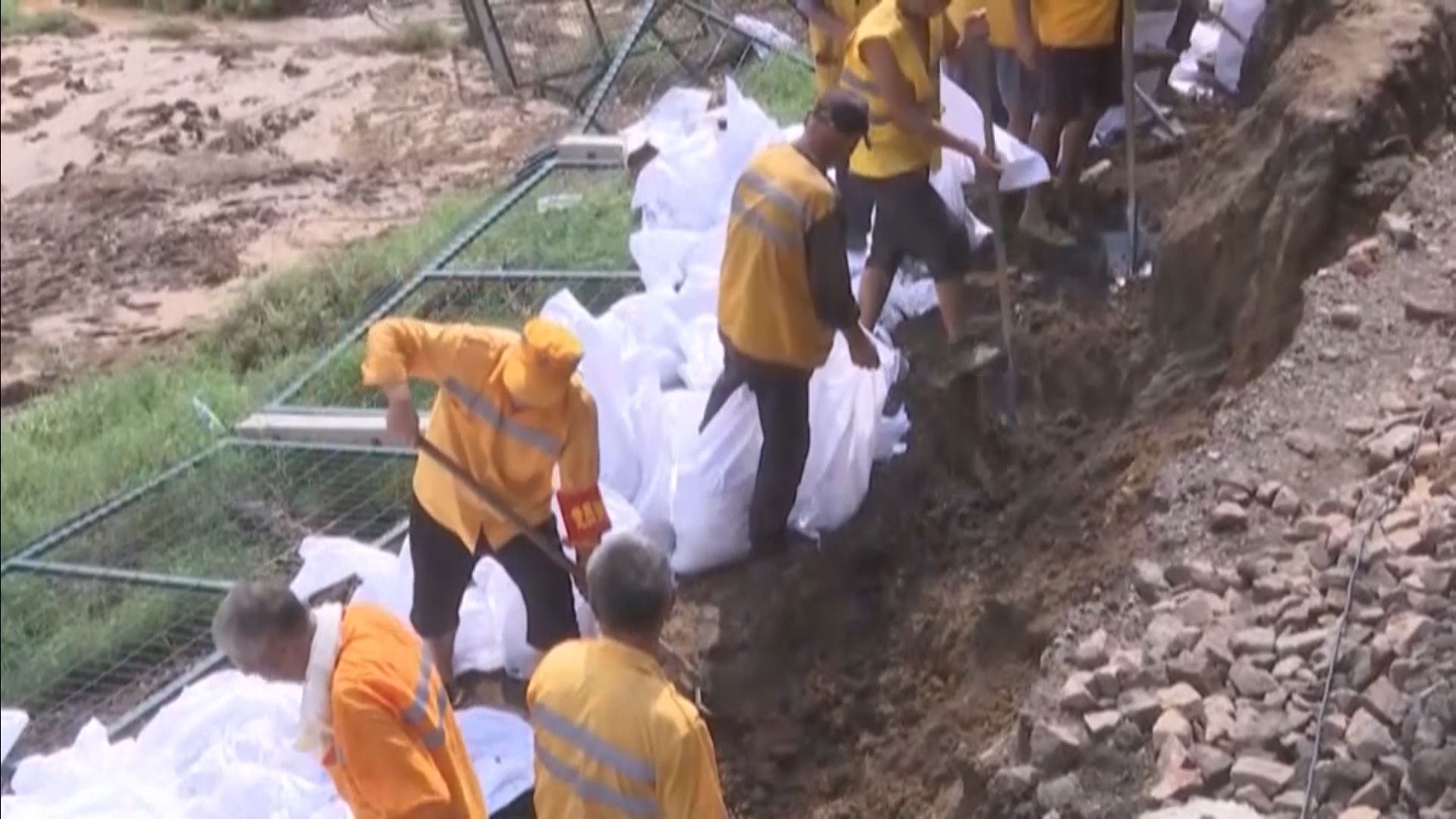 河南水災增至63死逾千萬人受災　鄭州派人清理善後