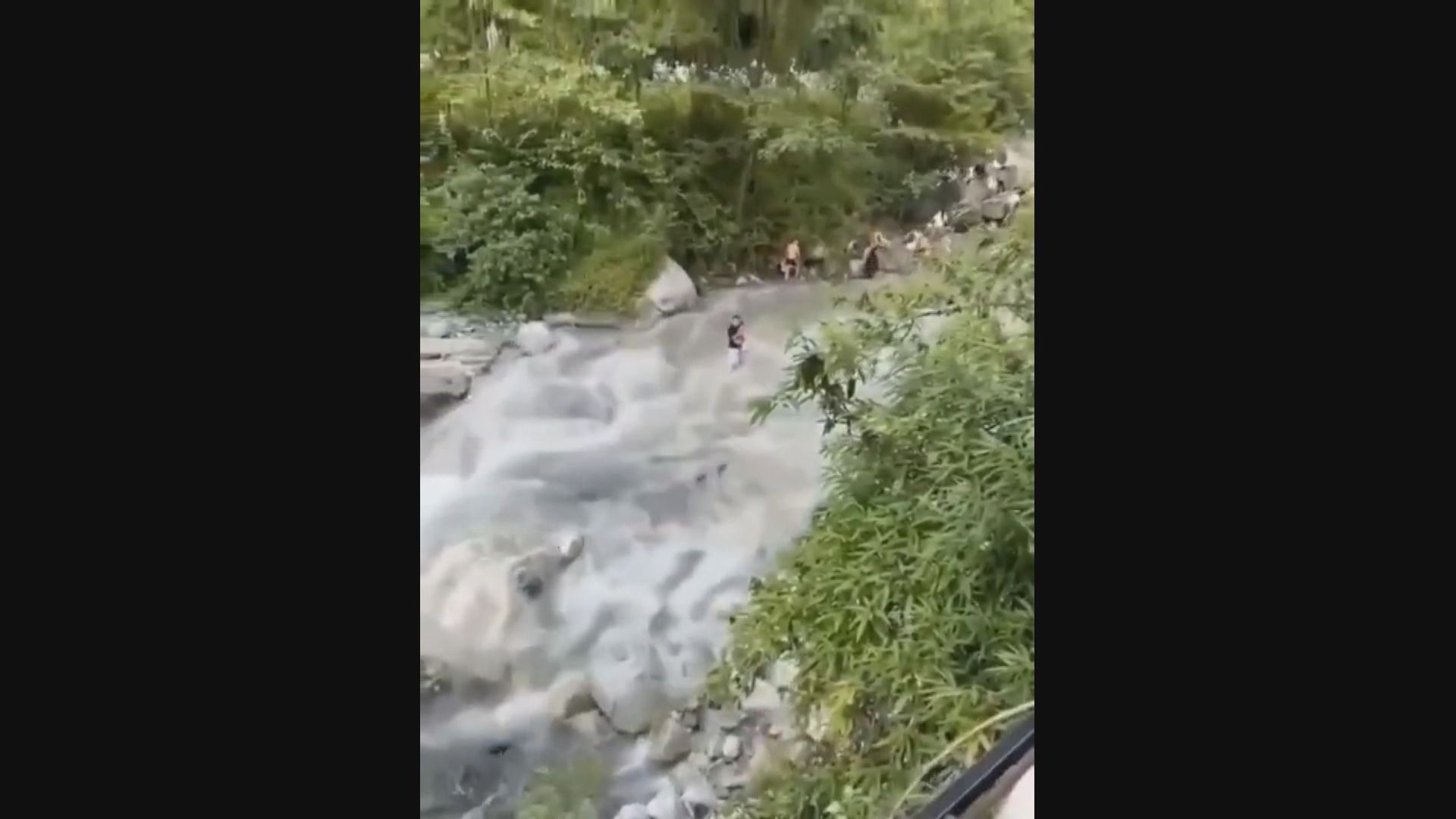 四川山洪暴發多人被沖走　最少四死九傷