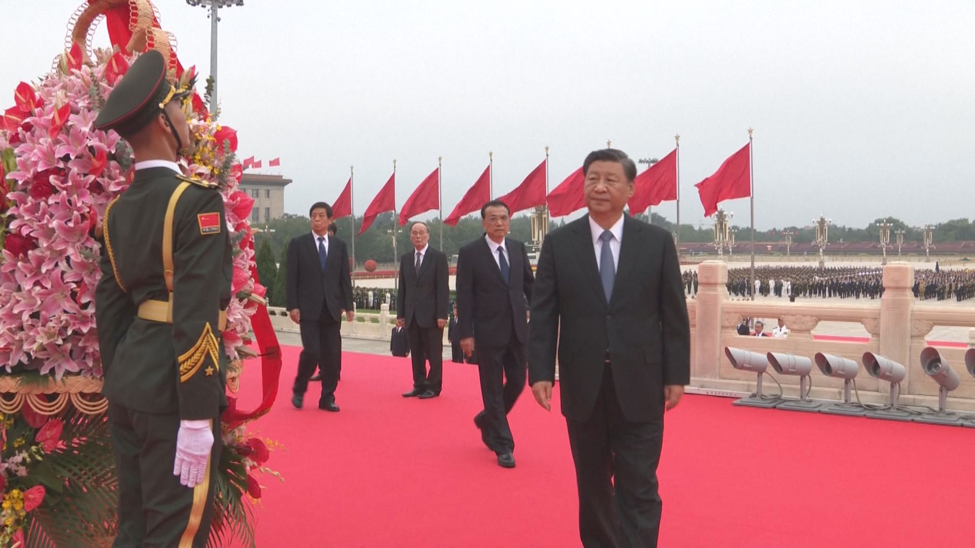 習近平等領導人出席烈士紀念日敬獻花籃儀式