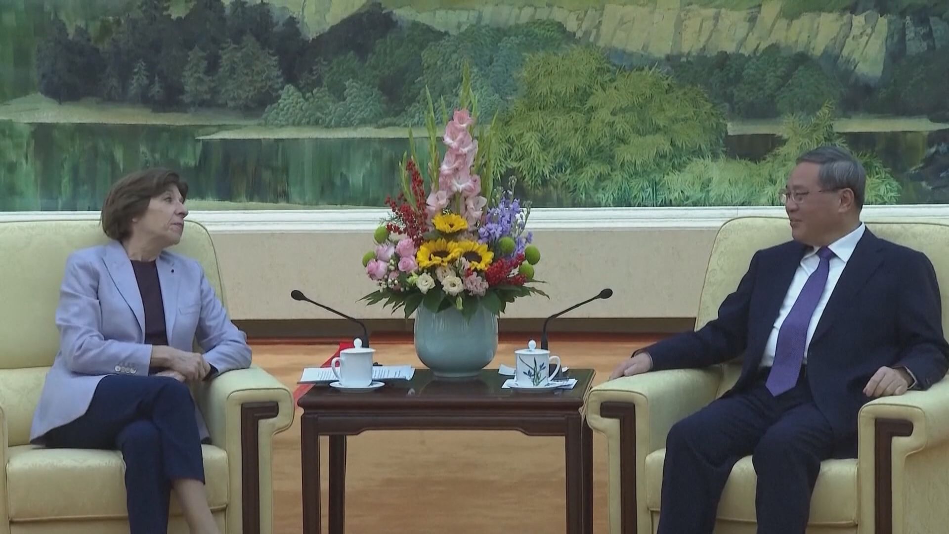 李強北京會見法國外長科隆納