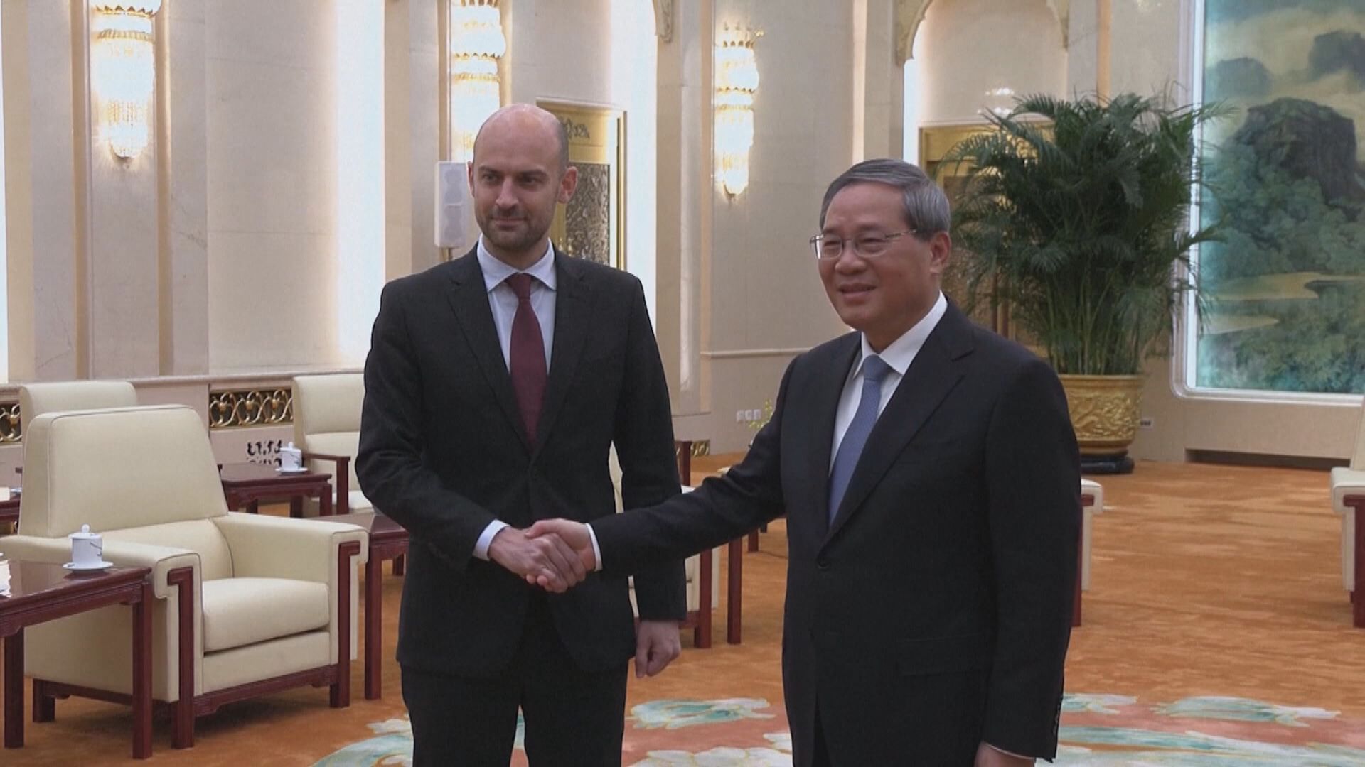 法國外長巴羅訪華分別會見李強及王毅