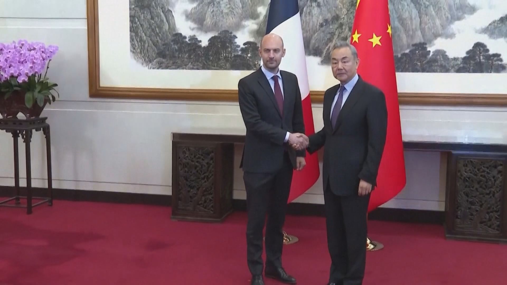 王毅與法國外長通話　雙方均稱要以協商解決貿易問題