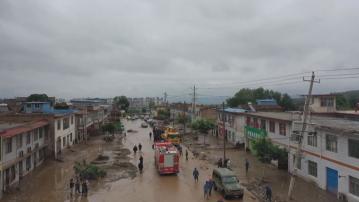 甘肅洪災｜當局加緊打通連接受災村莊道路　強調不放棄任何搜救希望