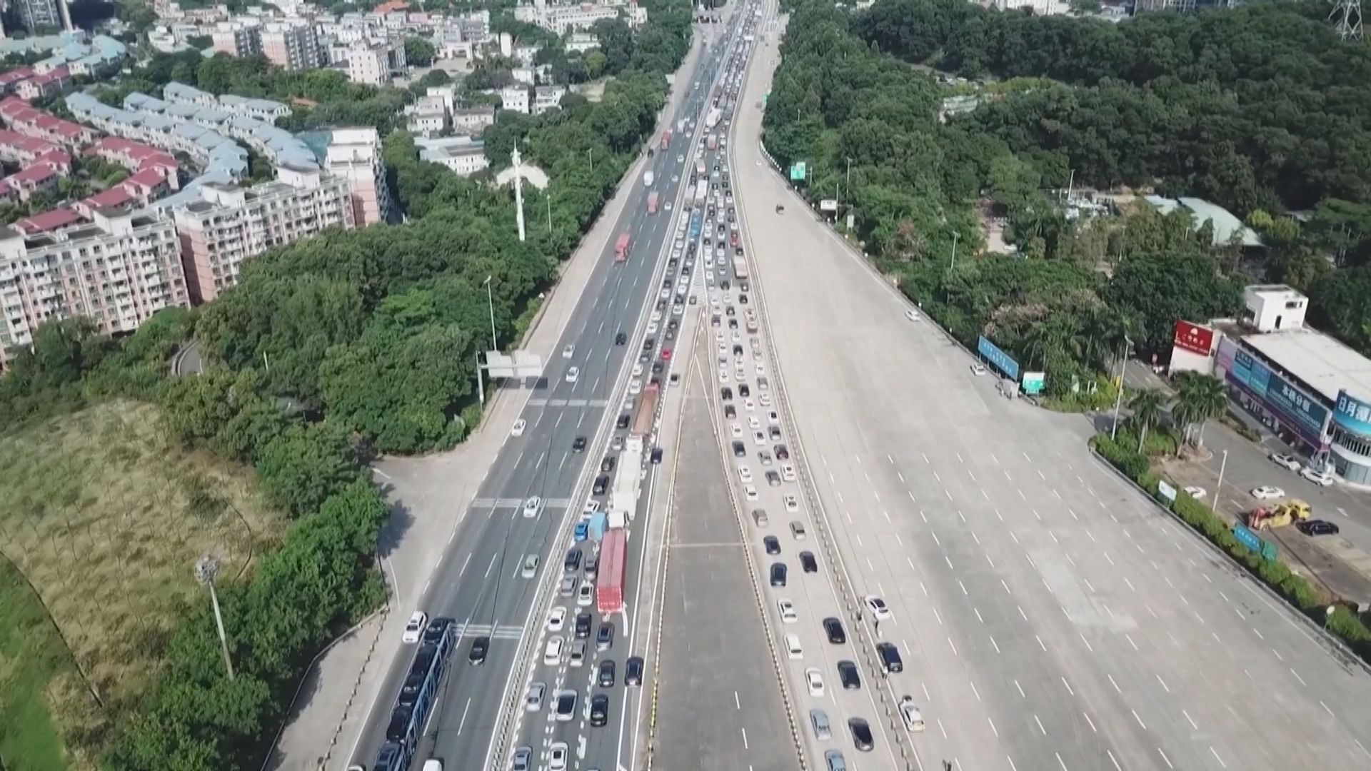 內地中秋國慶假期首日 交通出行迎來最高峰