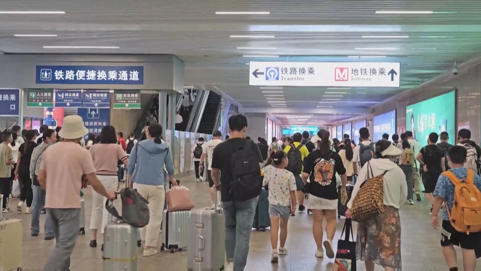 內地國慶中秋假期日均出入境旅客料突破200萬人次