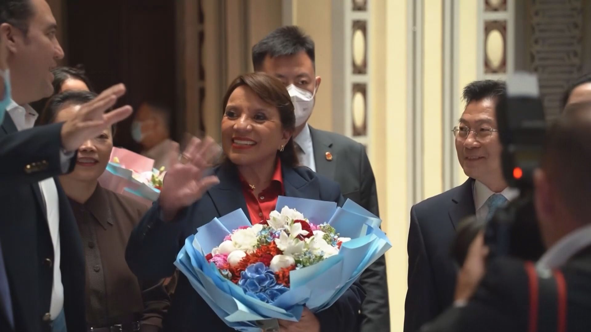 洪都拉斯總統卡斯特羅訪華 將與習近平見面