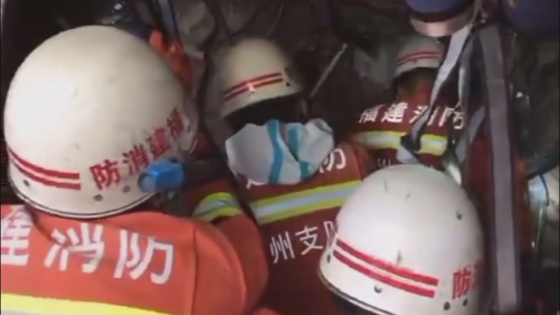 泉州倒塌酒店一名被困近七十小時的男子獲救