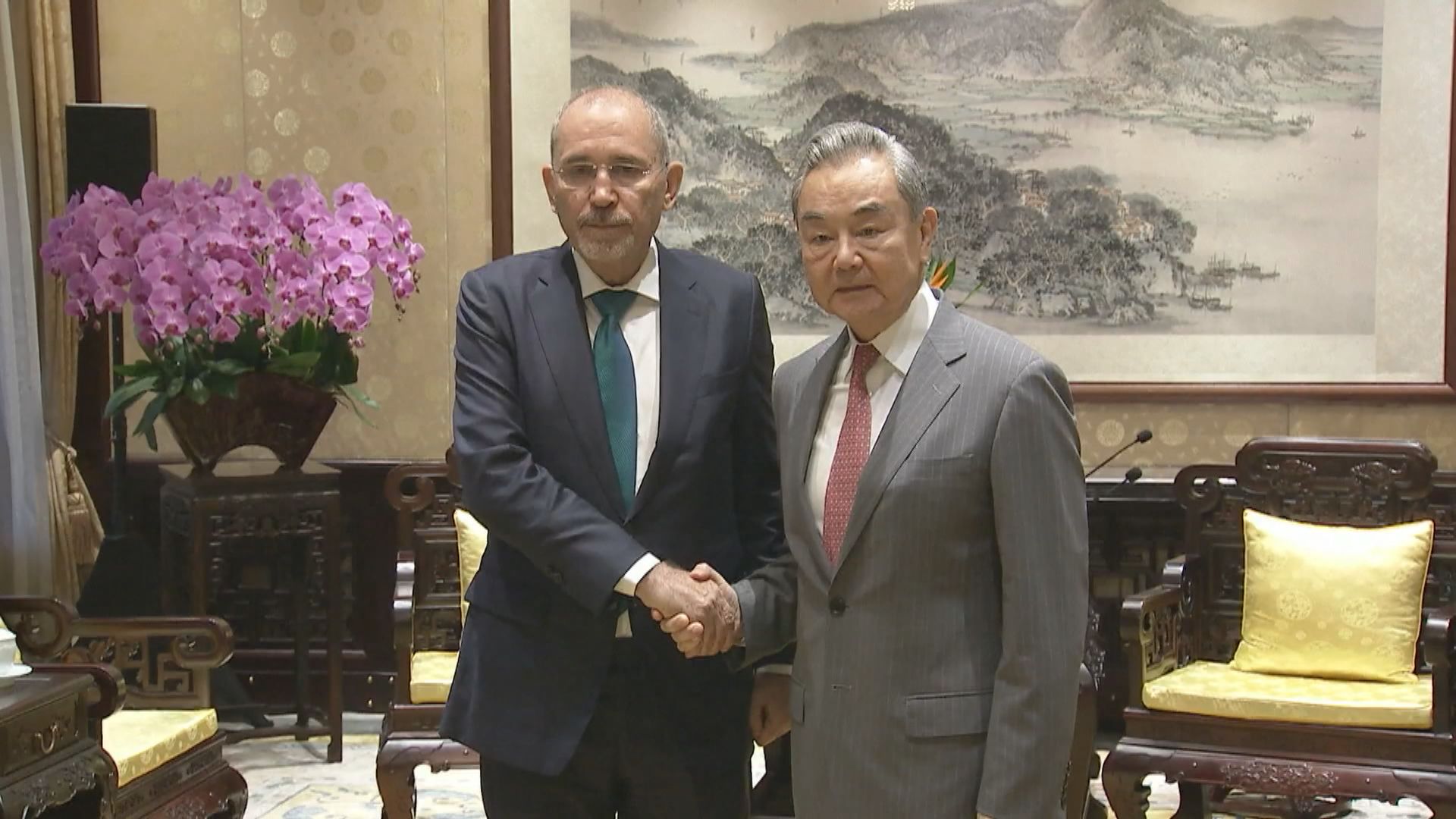 王毅會見約旦副首相兼外交大臣　討論中東最新局勢