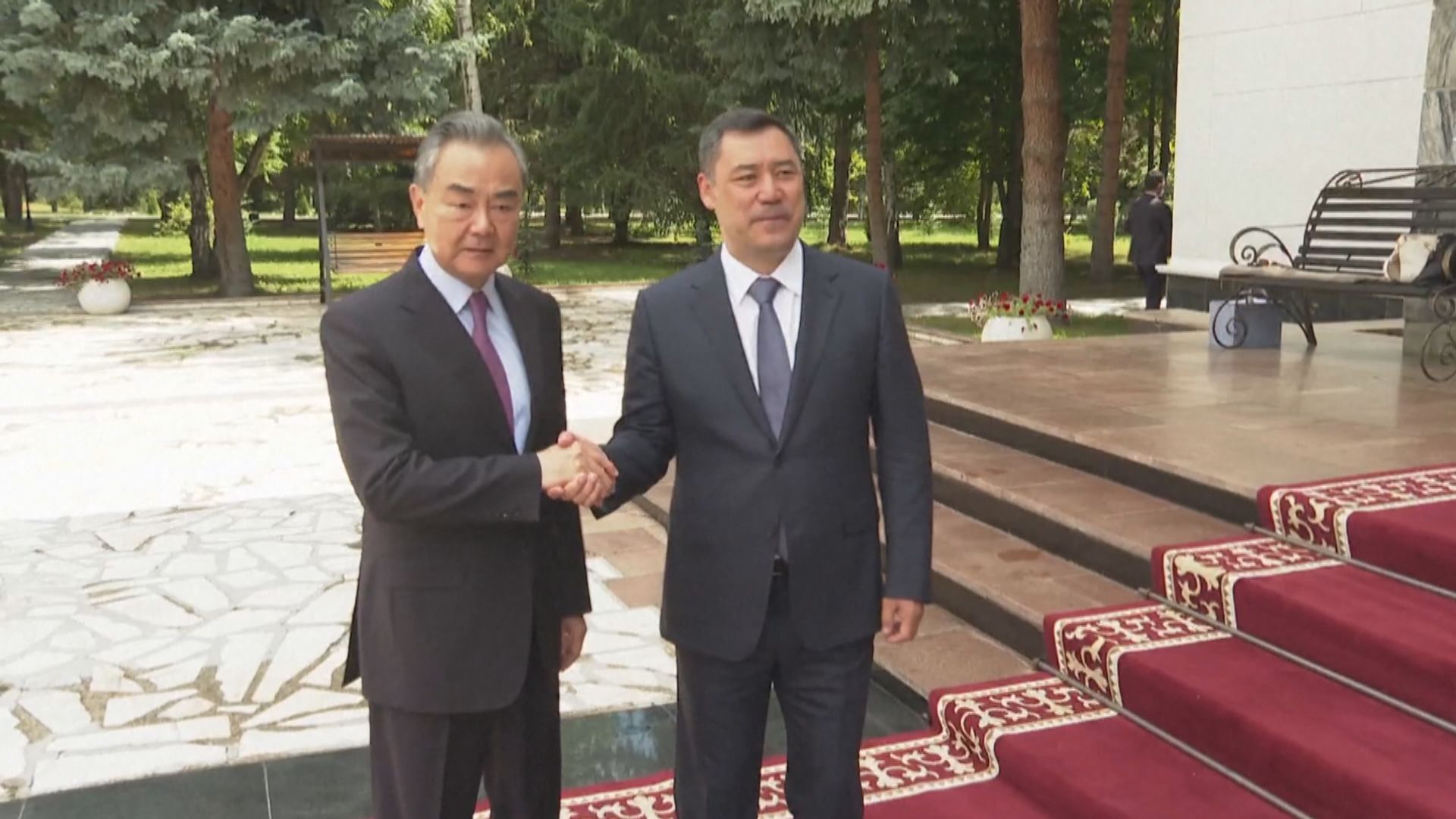 王毅訪問吉爾吉斯　指修建「中吉烏鐵路」進程已開啟