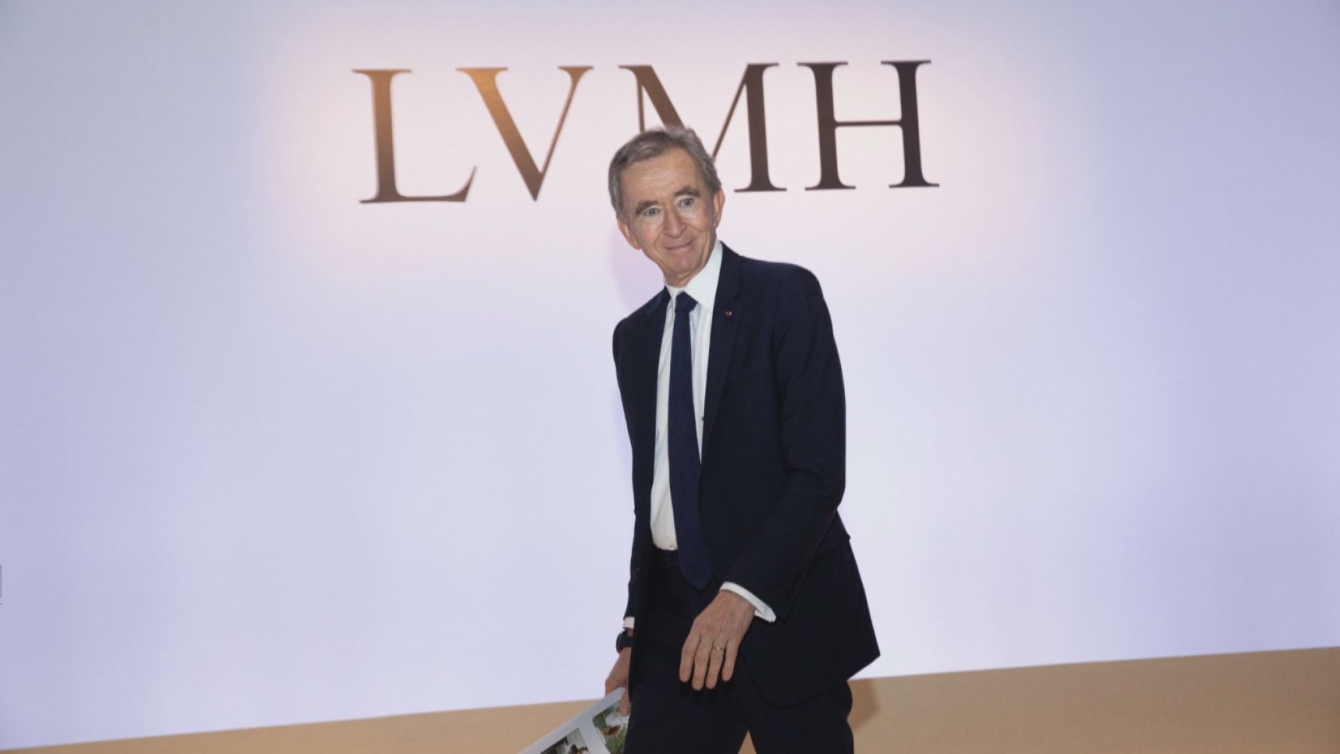 外電：LVMH主席阿爾諾計劃本月訪華