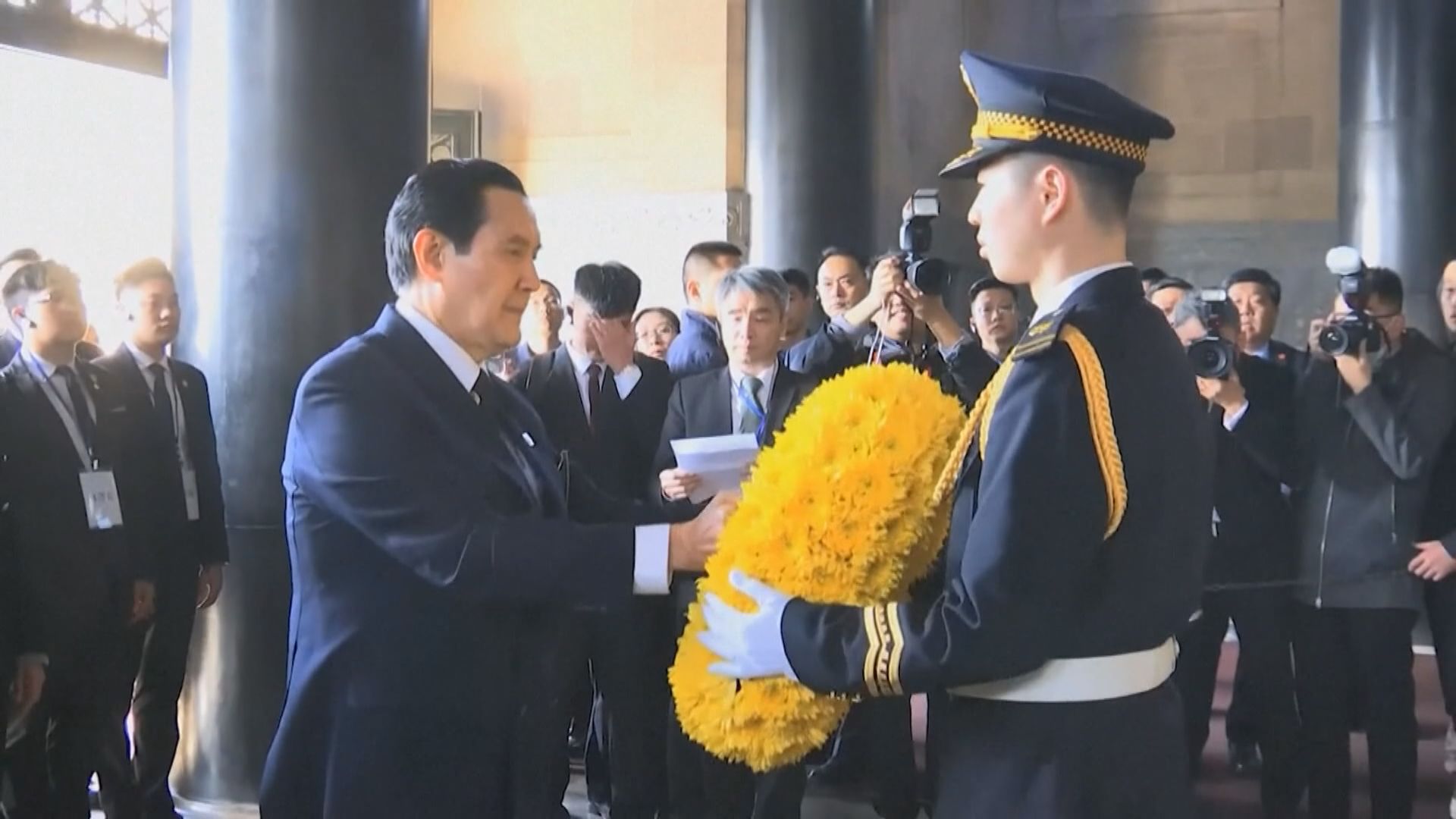 馬英九稱追求和平避免戰爭是兩岸人民責任