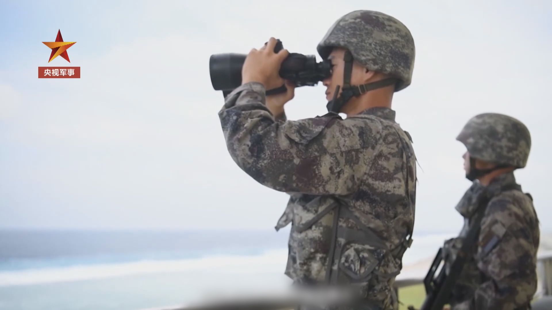 解放軍在南沙群島美濟礁附近驅離不明國籍漁船