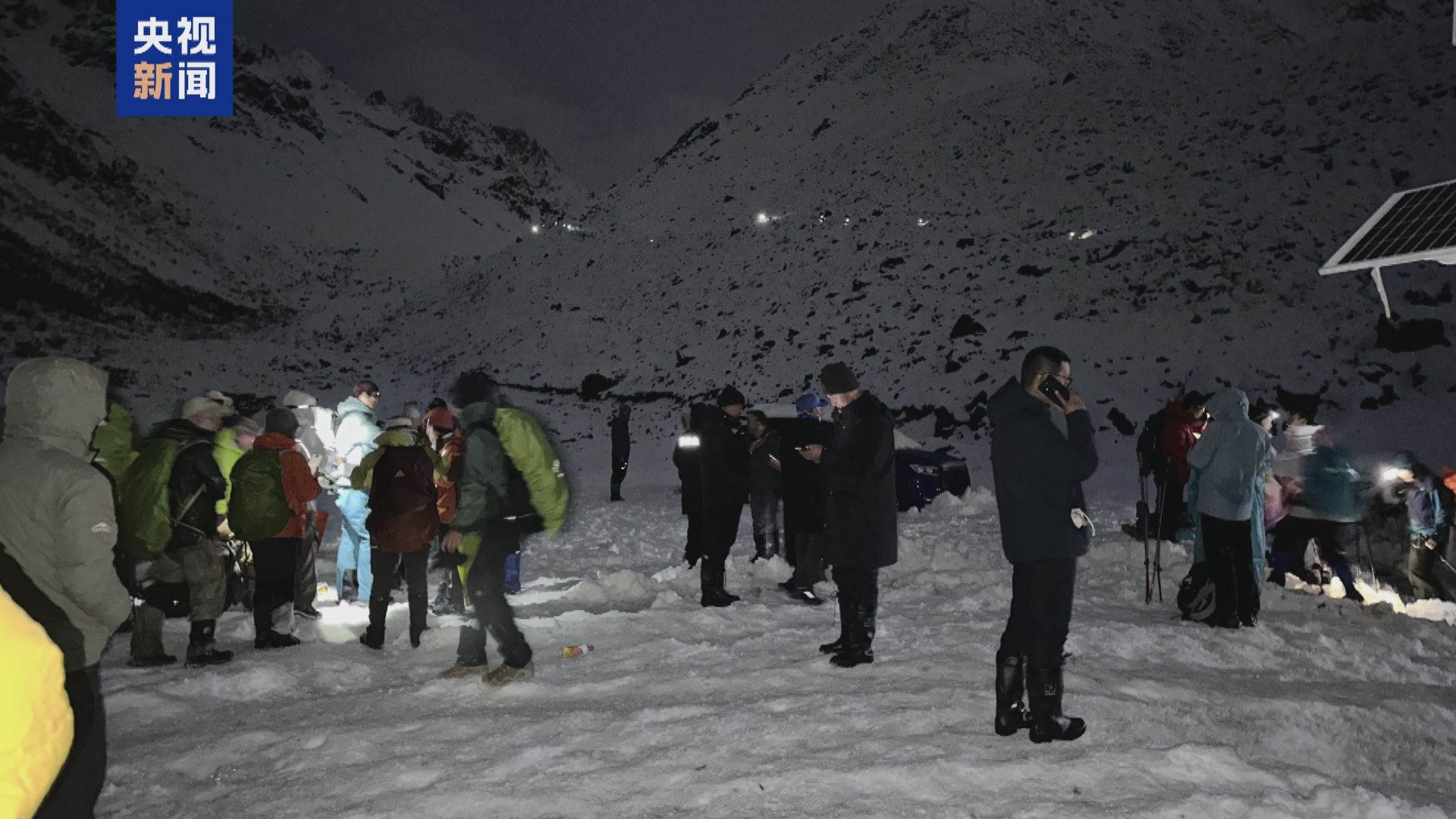 西藏日喀則市受降雪影響遊客已有350人抵接應點