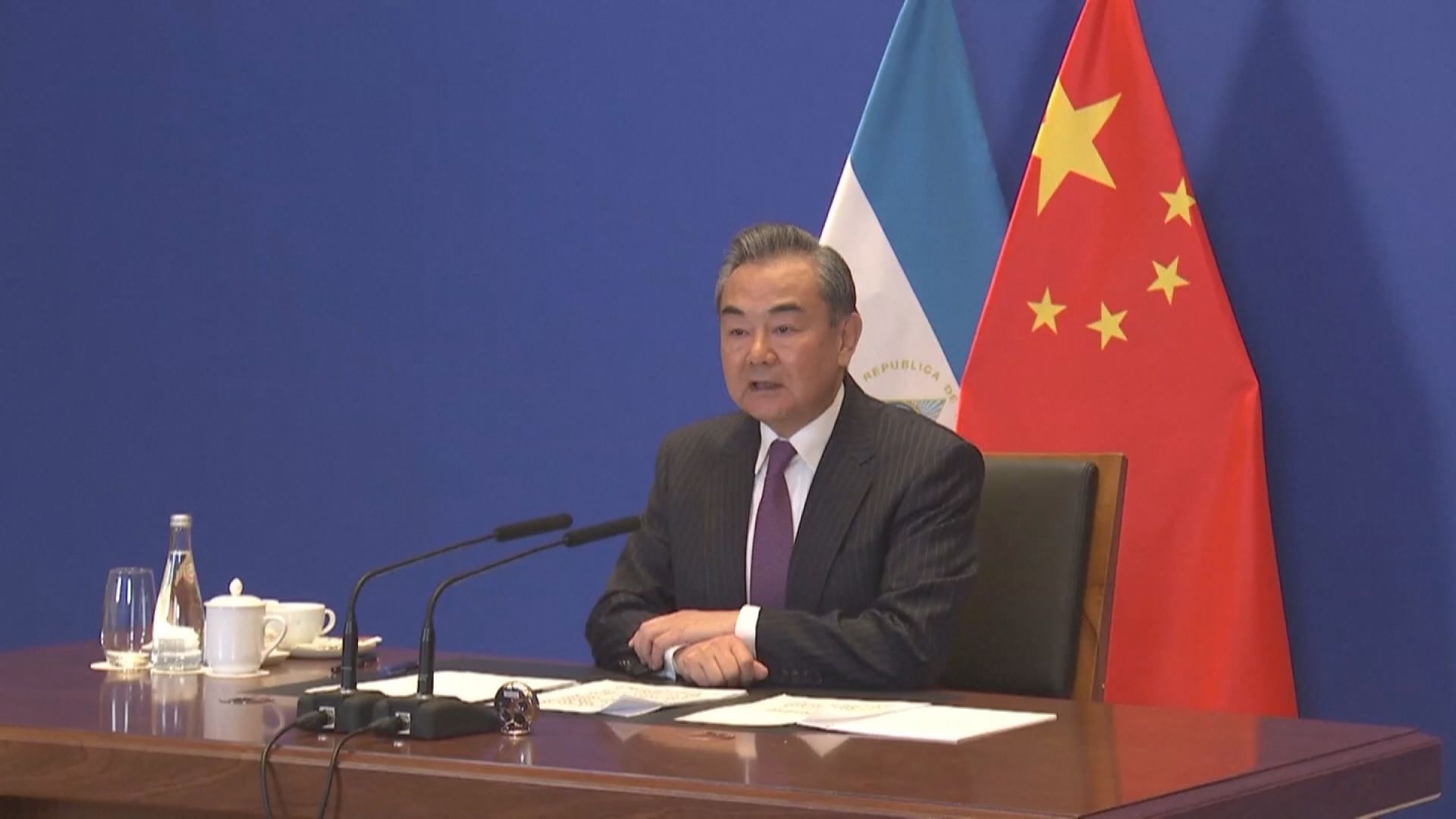 王毅與緬甸外長溫納貌倫舉行雙邊會談