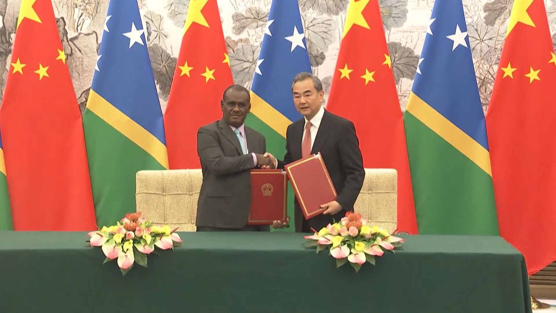 王毅與所羅門外長會談　雙方同意加強多邊事務等協調合作