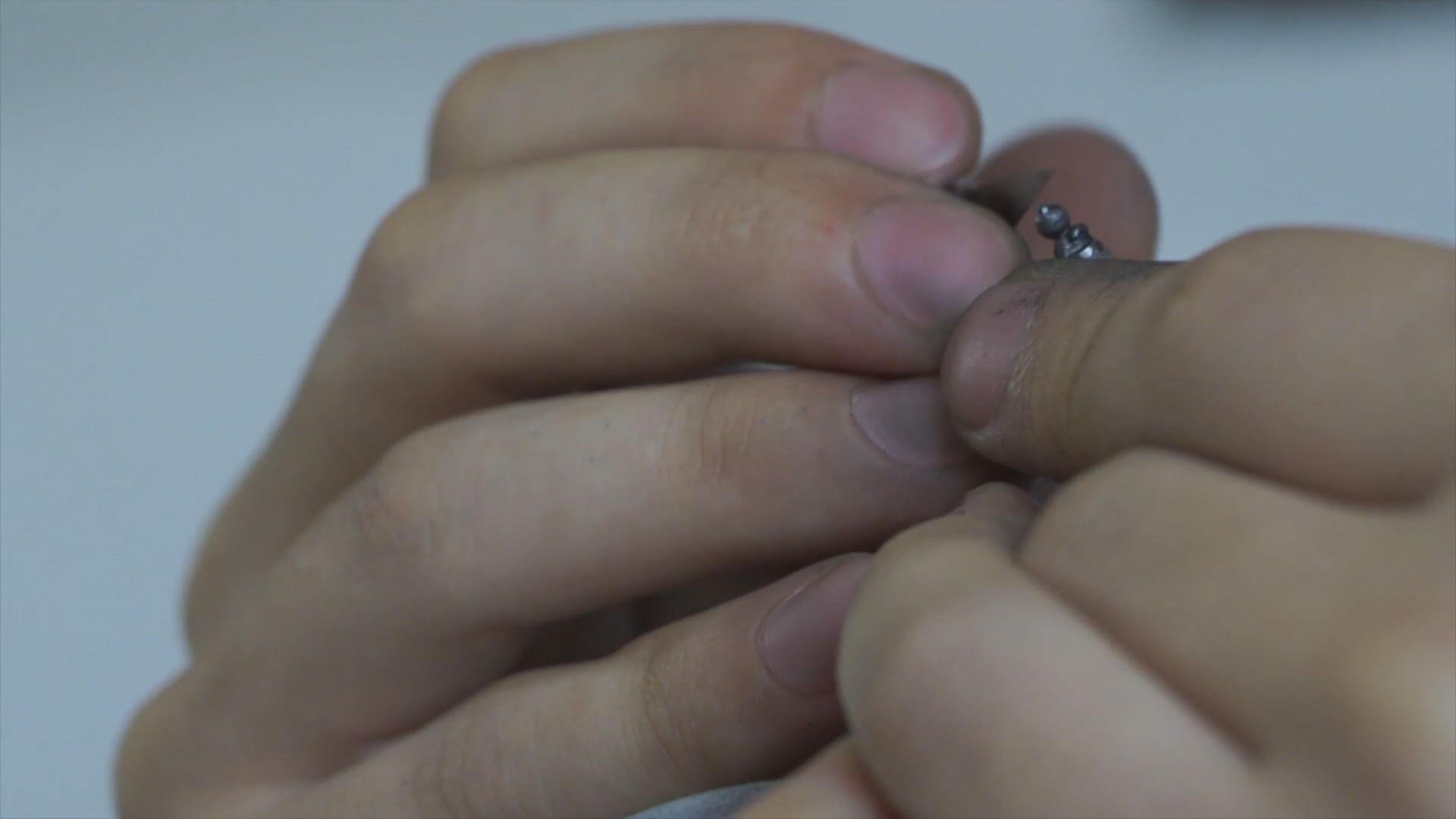 內地青年鉛筆微雕偶然成興趣　創作靈感源於生活