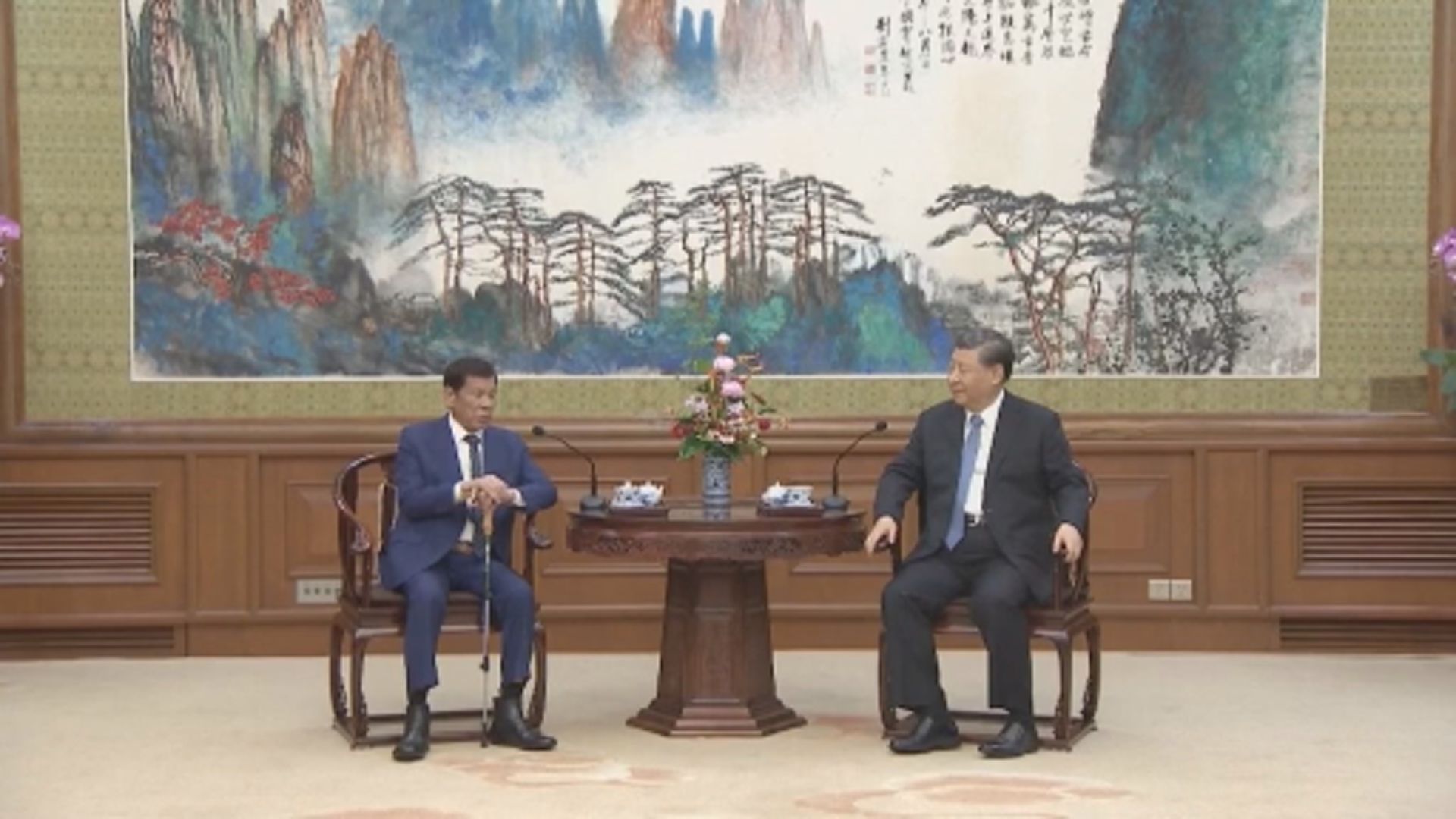 習近平會見菲律賓前總統杜特爾特 稱重視中菲關係