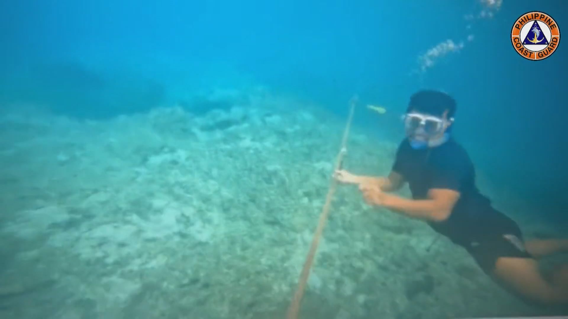 中國指菲律賓所謂拆除黃岩島浮標是自導自演