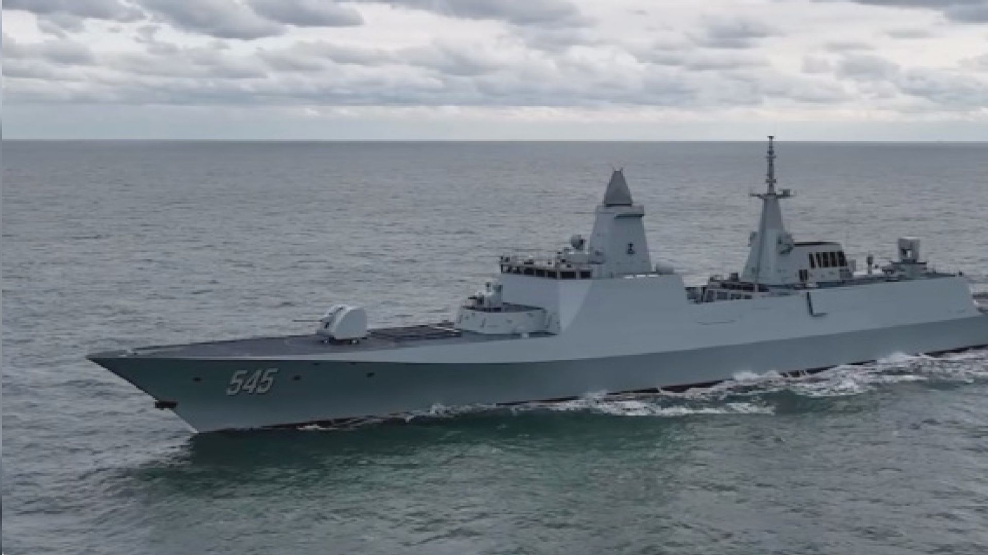 解放軍海軍首艘054B型導彈護衛艦漯河艦入列
