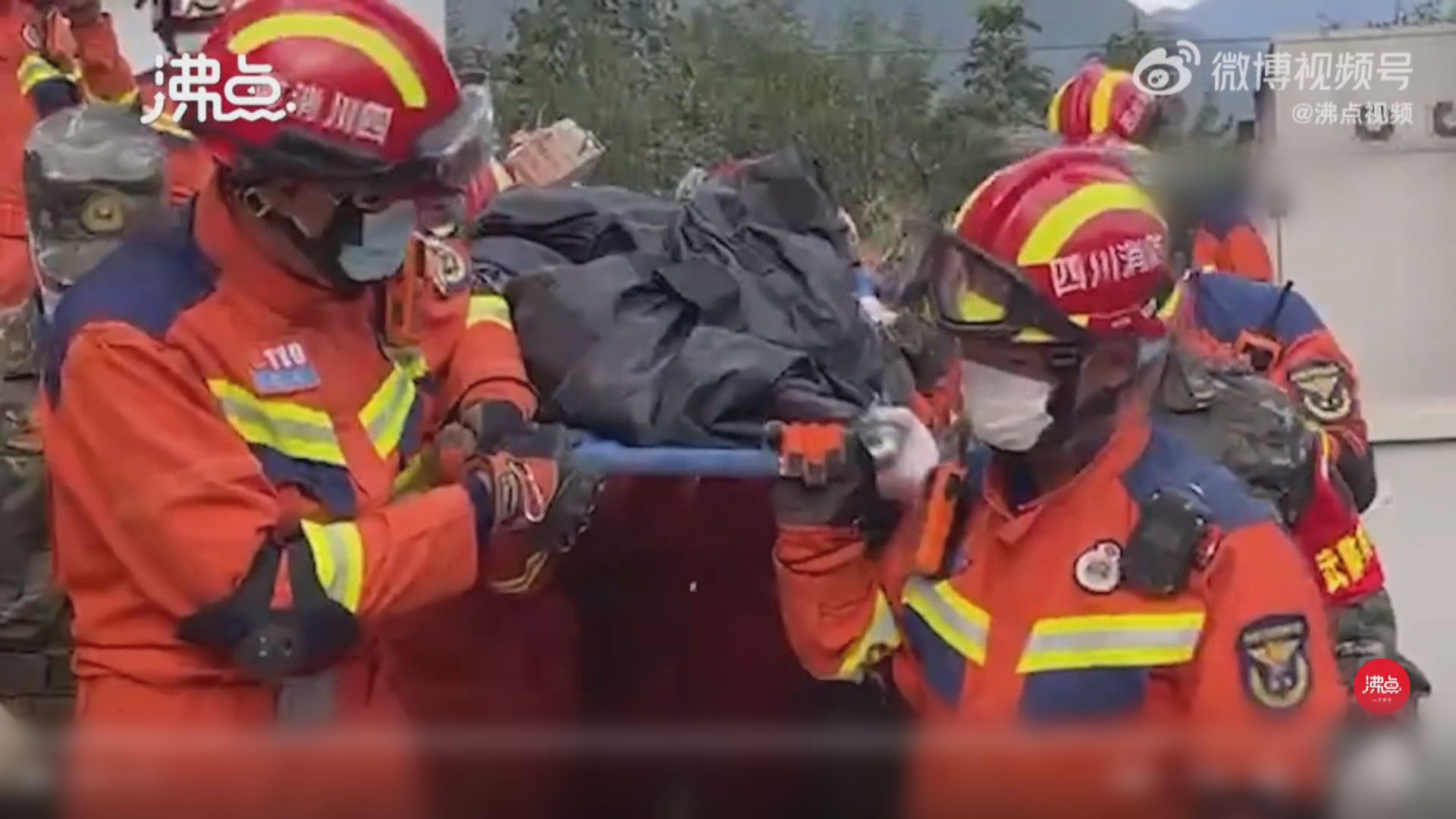 國家衞健委組織緊急醫學救援隊到四川地震災區