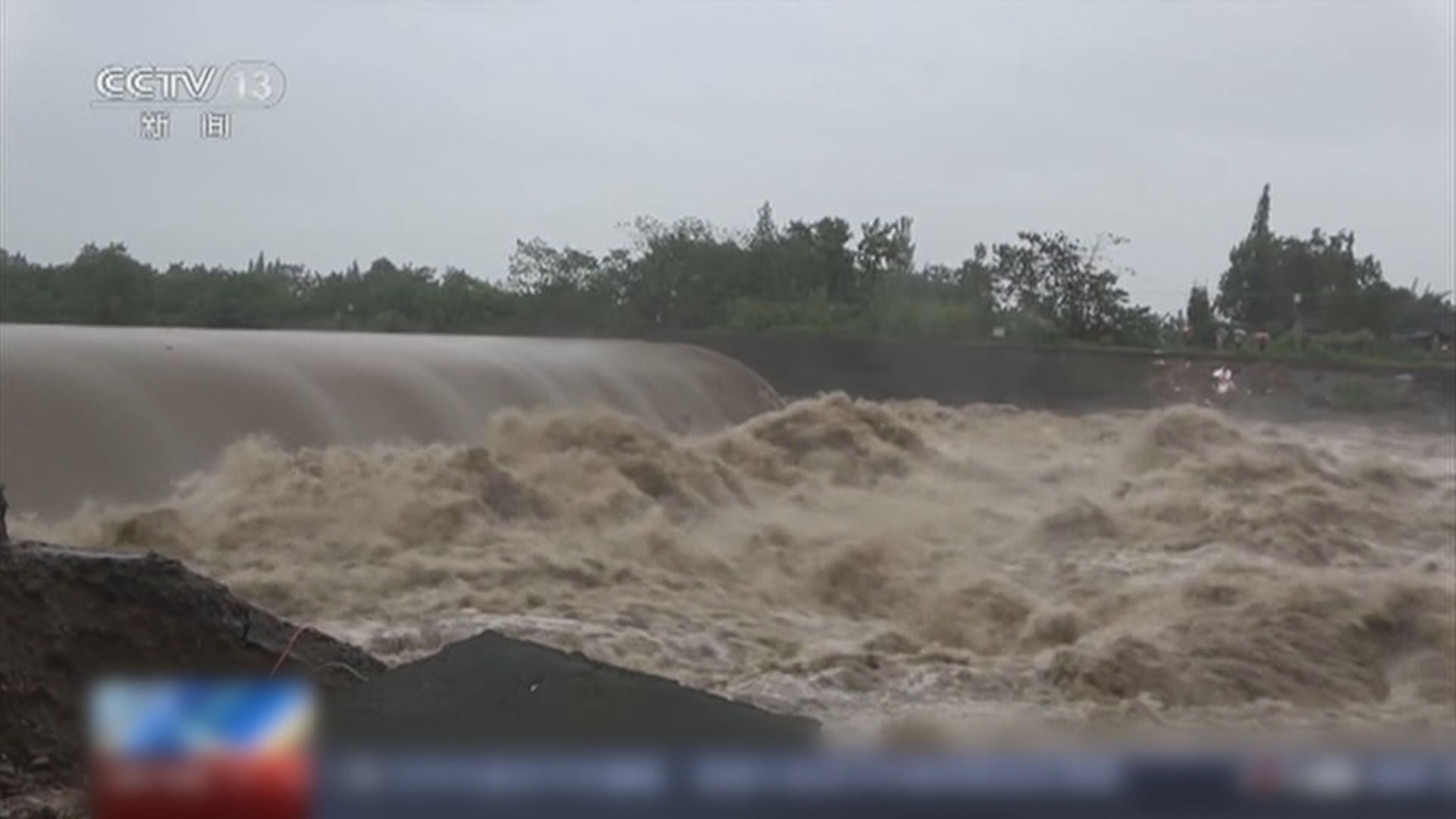 四川多地持續暴雨出現決堤等險情